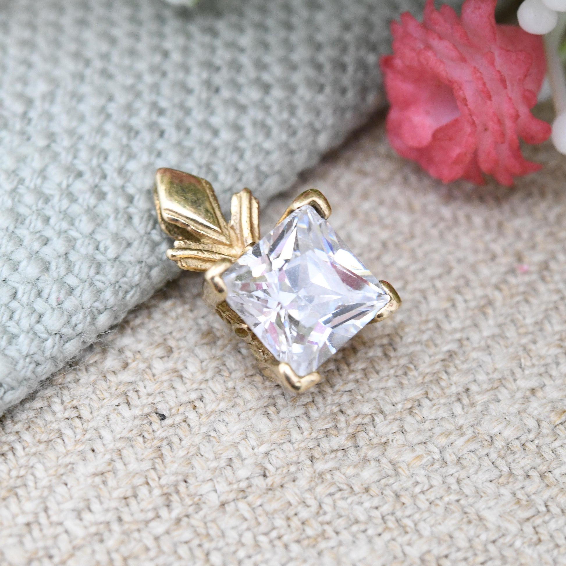 Vintage 9ct Gold Cubic Zirconia Pendant - Large Sparkly Square Stone | Pretty Fan Shaped Bale