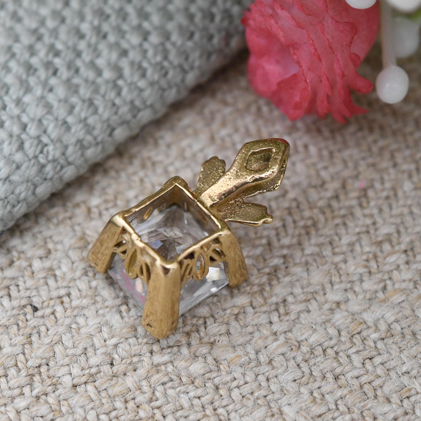 Vintage 9ct Gold Cubic Zirconia Pendant - Large Sparkly Square Stone | Pretty Fan Shaped Bale