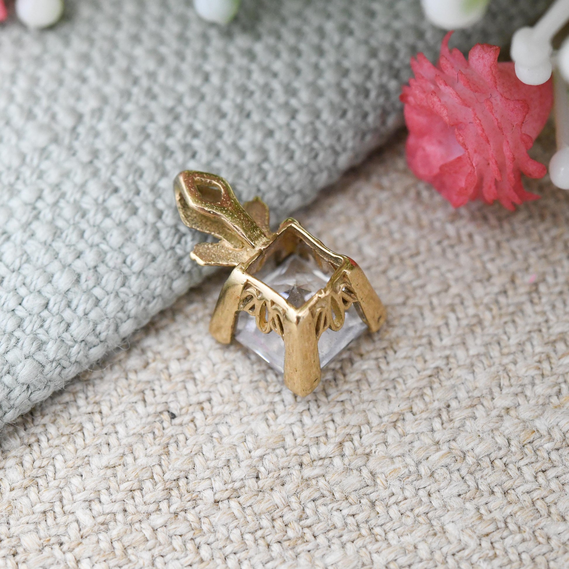 Vintage 9ct Gold Cubic Zirconia Pendant - Large Sparkly Square Stone | Pretty Fan Shaped Bale