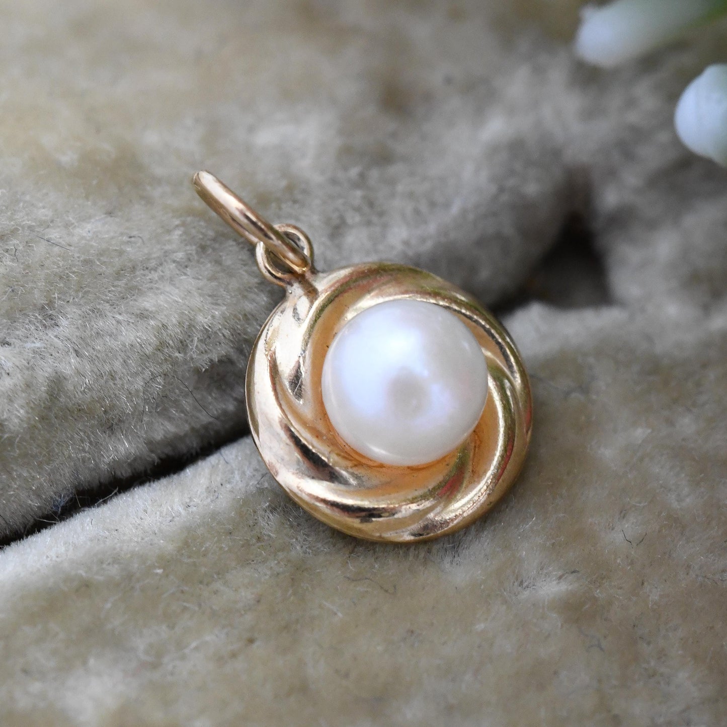 Vintage 9ct Gold Pearl Pendant - White Cultured Pearl Charm for Necklace Stack