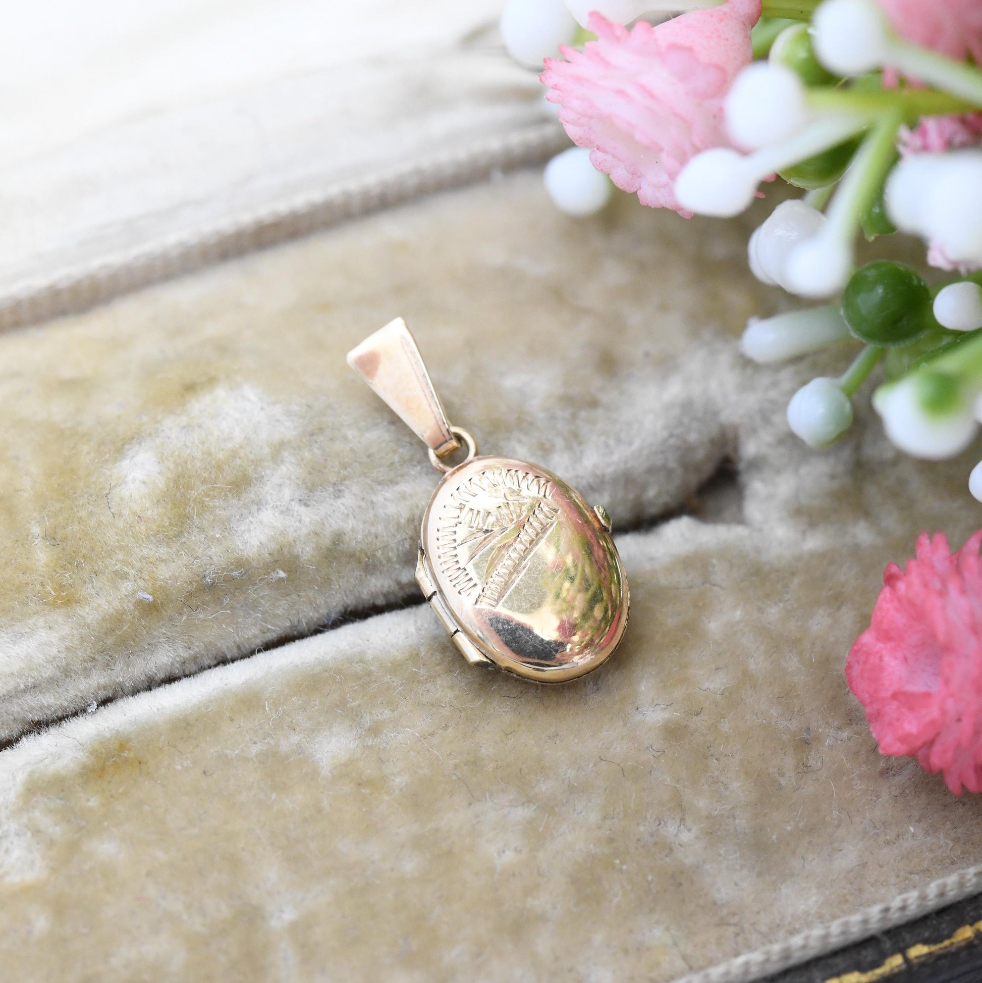 Vintage 9ct Gold Locket Pendant Charm with Engraved Design - Miniature Locket Charm Pendant | Solid Gold Gift for Her