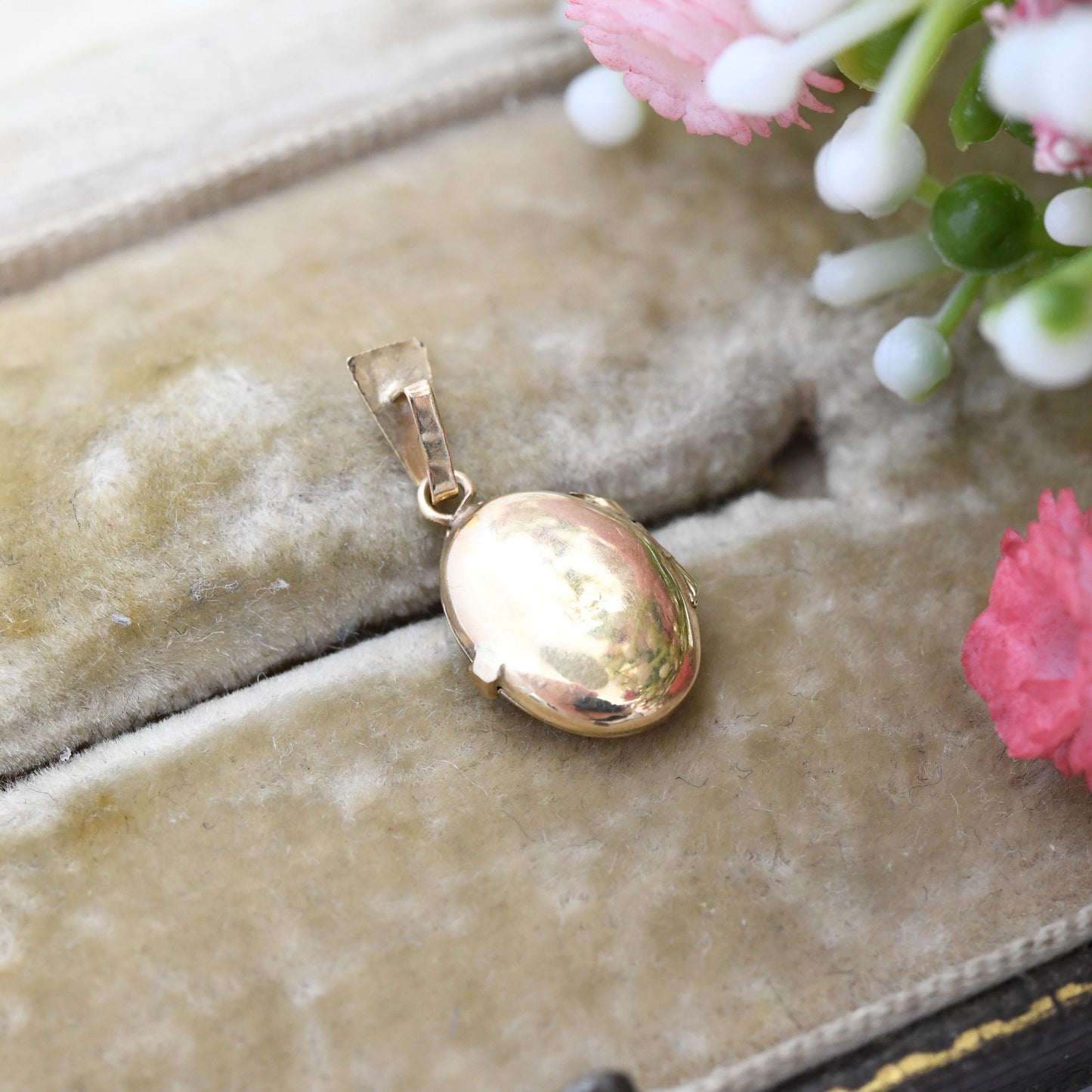 Vintage 9ct Gold Locket Pendant Charm with Engraved Design - Miniature Locket Charm Pendant | Solid Gold Gift for Her