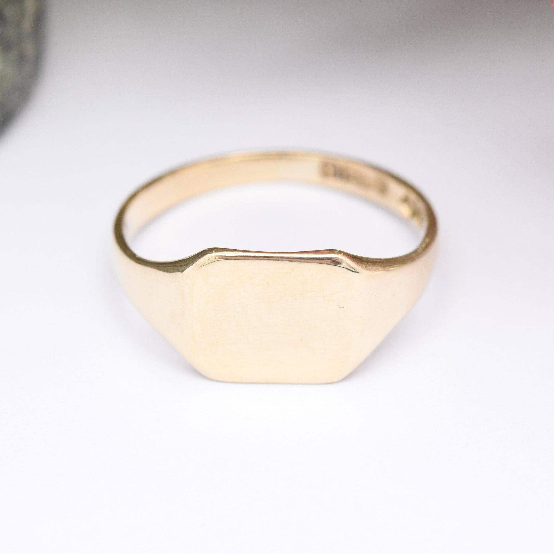 Vintage 9ct Gold Signet Ring S&Co - True Vintage Solid Gold Ring Unisex Everyday Gold Jewellery Gift for Him | UK Size - R | US Size - 8 1/2