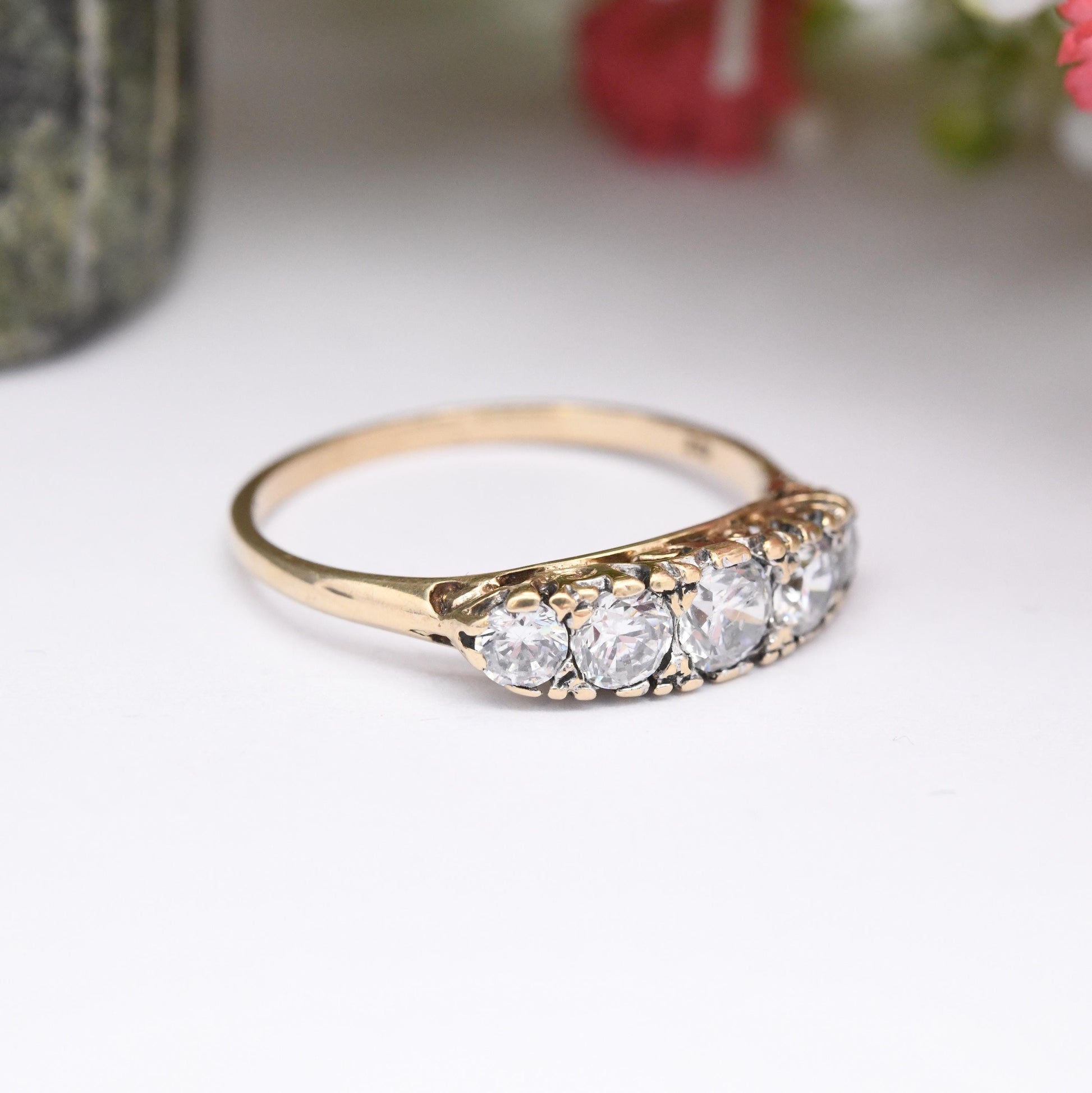 Vintage 9ct Gold CZ Ring - Graduated Clear Stones Five Stone Ring | Traditional Antique Style | UK Size - O 1/2 | US Size - 7 1/2