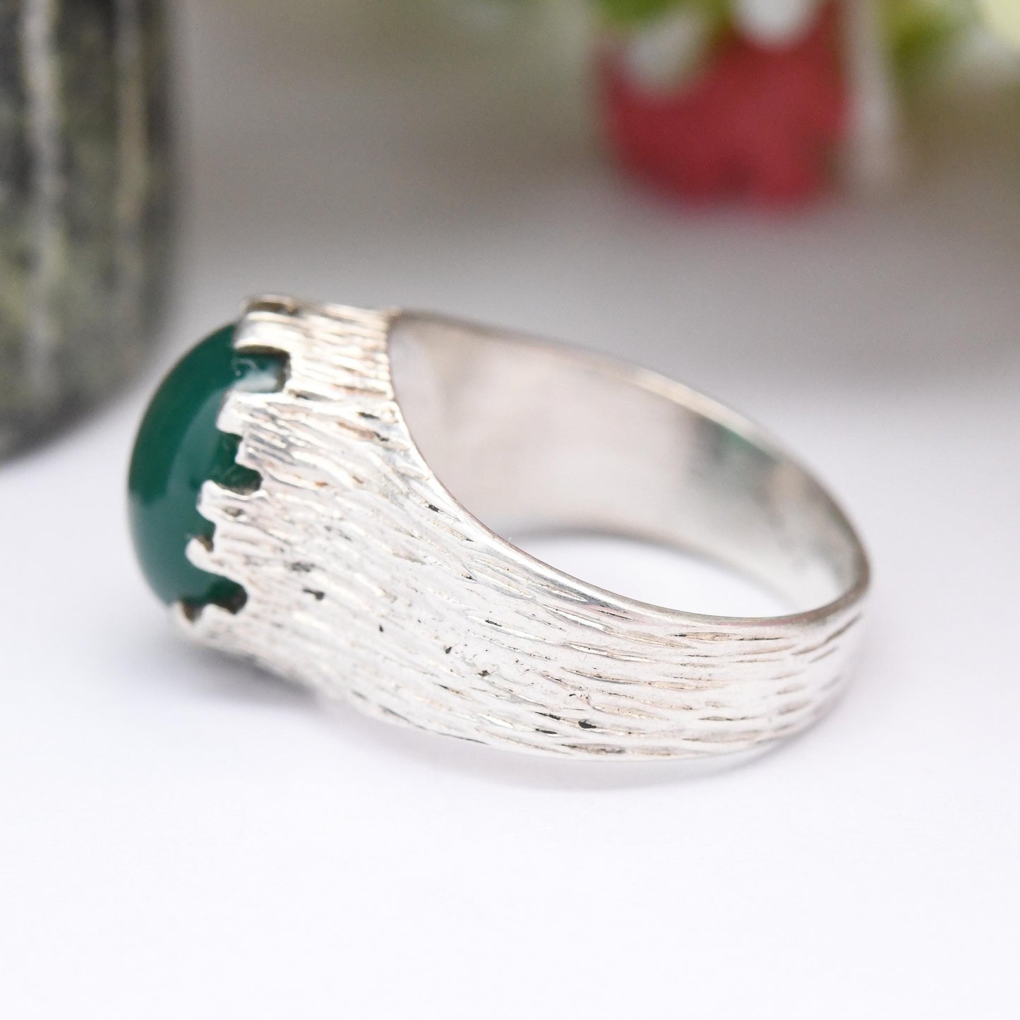 Vintage Sterling Silver Chrysoprase Ring 1975 - Mid-Century Modern Textured Bark Oval Cabochon Green Gemstone | UK Size - J 1/2 US Size - 5