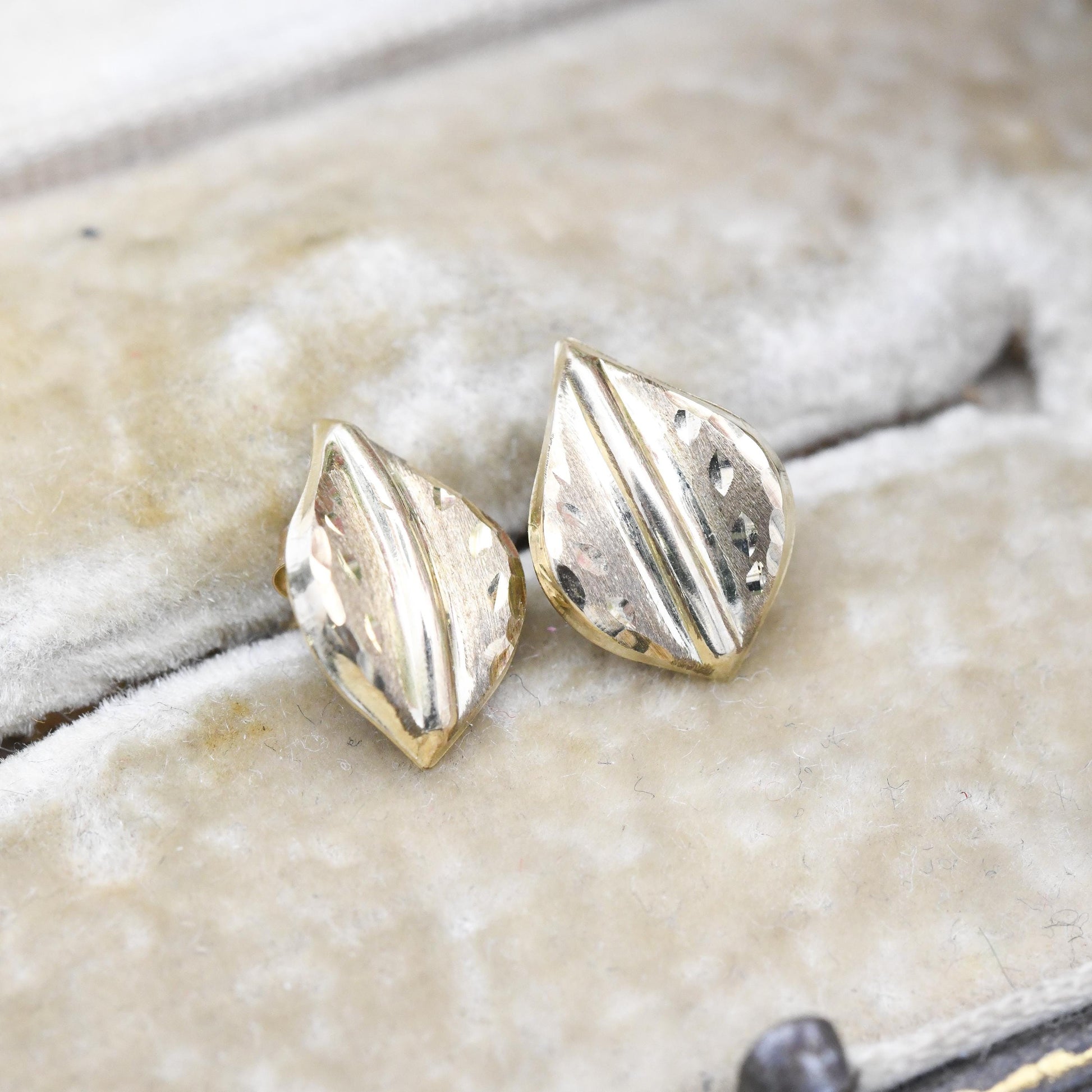 Vintage 9ct Gold Leaf Stud Earrings - Mid-Century Textured Leaves | Delicate Gold Studs | Gift for Her | Butterfly Backs