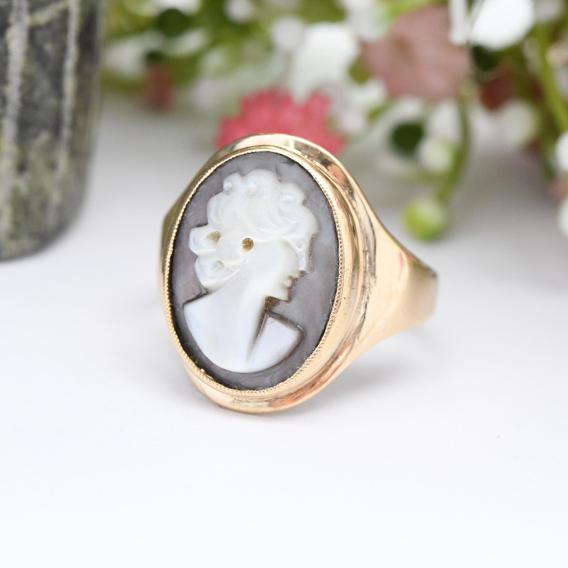 Vintage 9ct Gold Cameo Ring 1968 - Mid-Century Carved Shell Large Oval Shell Classical Portrait Face Profile | UK Size Q 1/2 | US Size 8 1/4