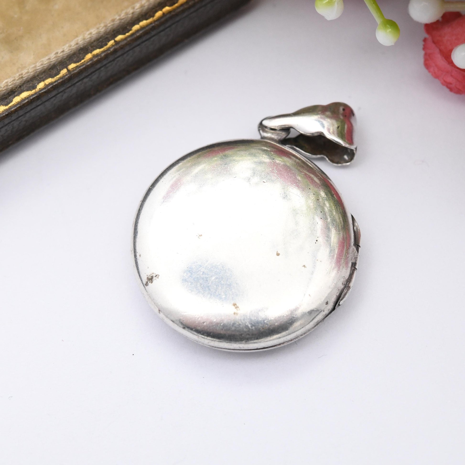Vintage Sterling Silver Locket Pendant with Flower Engraving - Circle Shape Victorian Style Floral Decoration Pretty Gift for Her