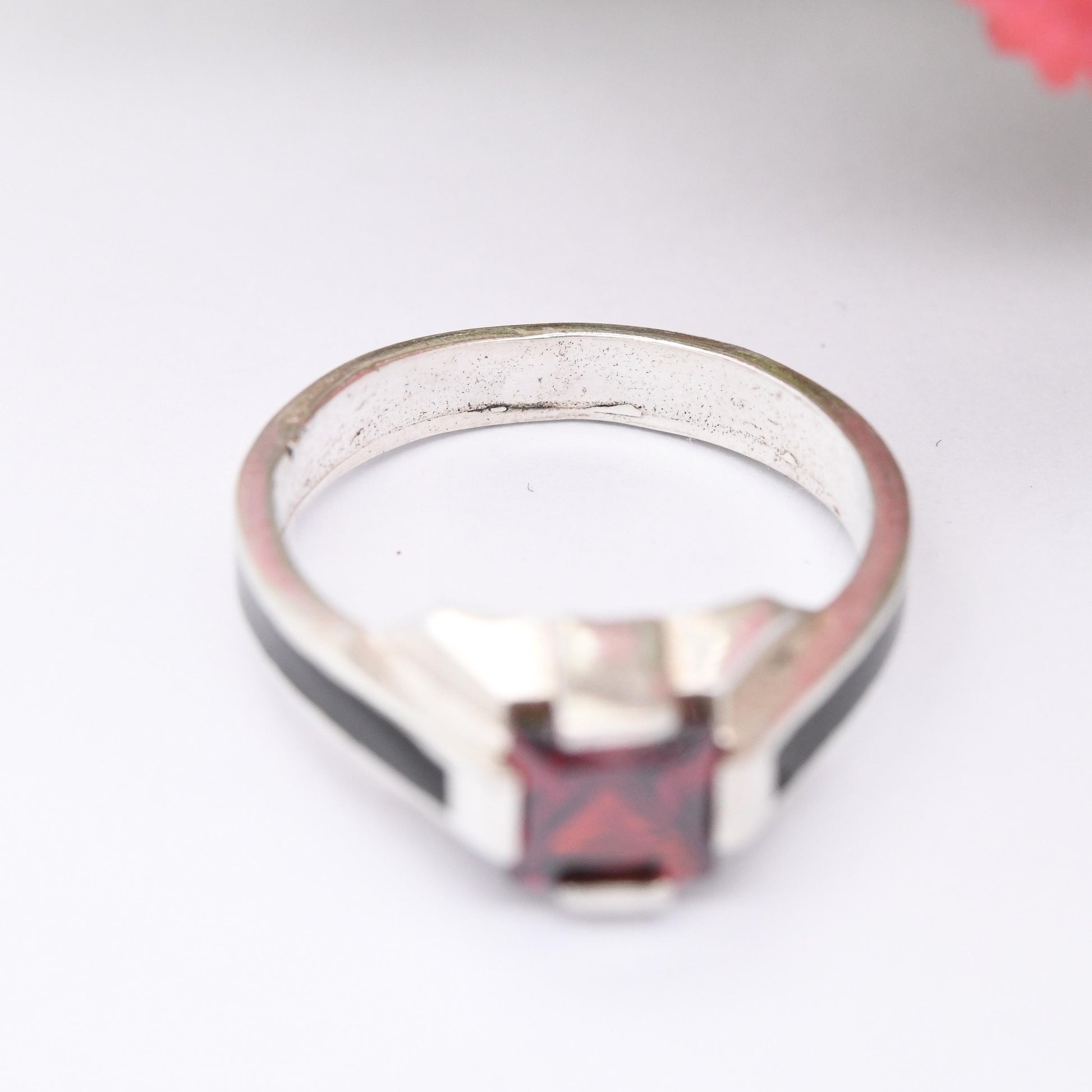 Vintage Sterling Silver Garnet Enamel Ring - Unusual Red Stone Square Solitaire with Black Enamel Band | UK Size - O 1/2 | US Size - 7 1/2