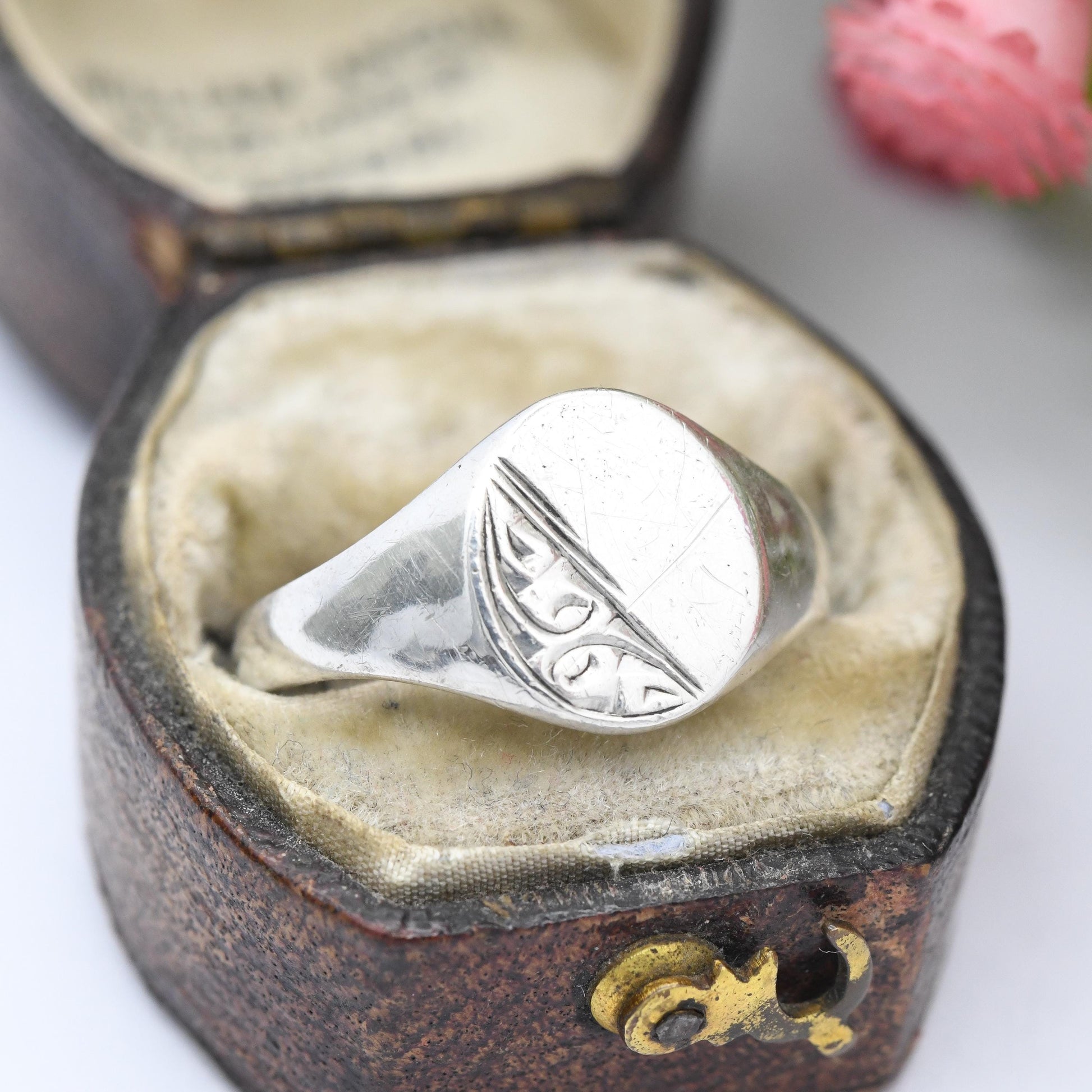 Vintage Sterling Silver Signet Ring 1986 - Scrolling Pattern | Mid-Century Unisex Ring | Blank for Engraving | UK Size - O | US Size - 7