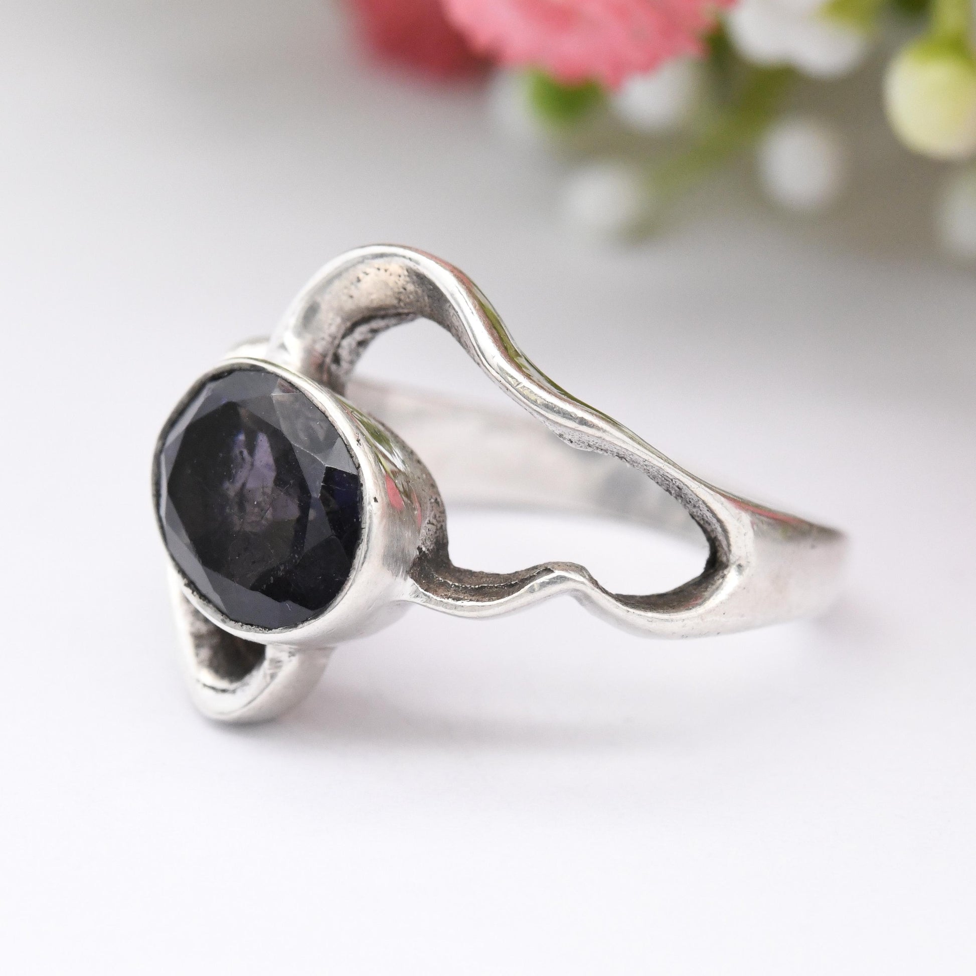 Vintage Modernist Sterling Silver Sculptural Gemstone Ring - Quirky Shape Solitaire Ring Large Purple Stone | UK Size - N | US Size - 6 3/4