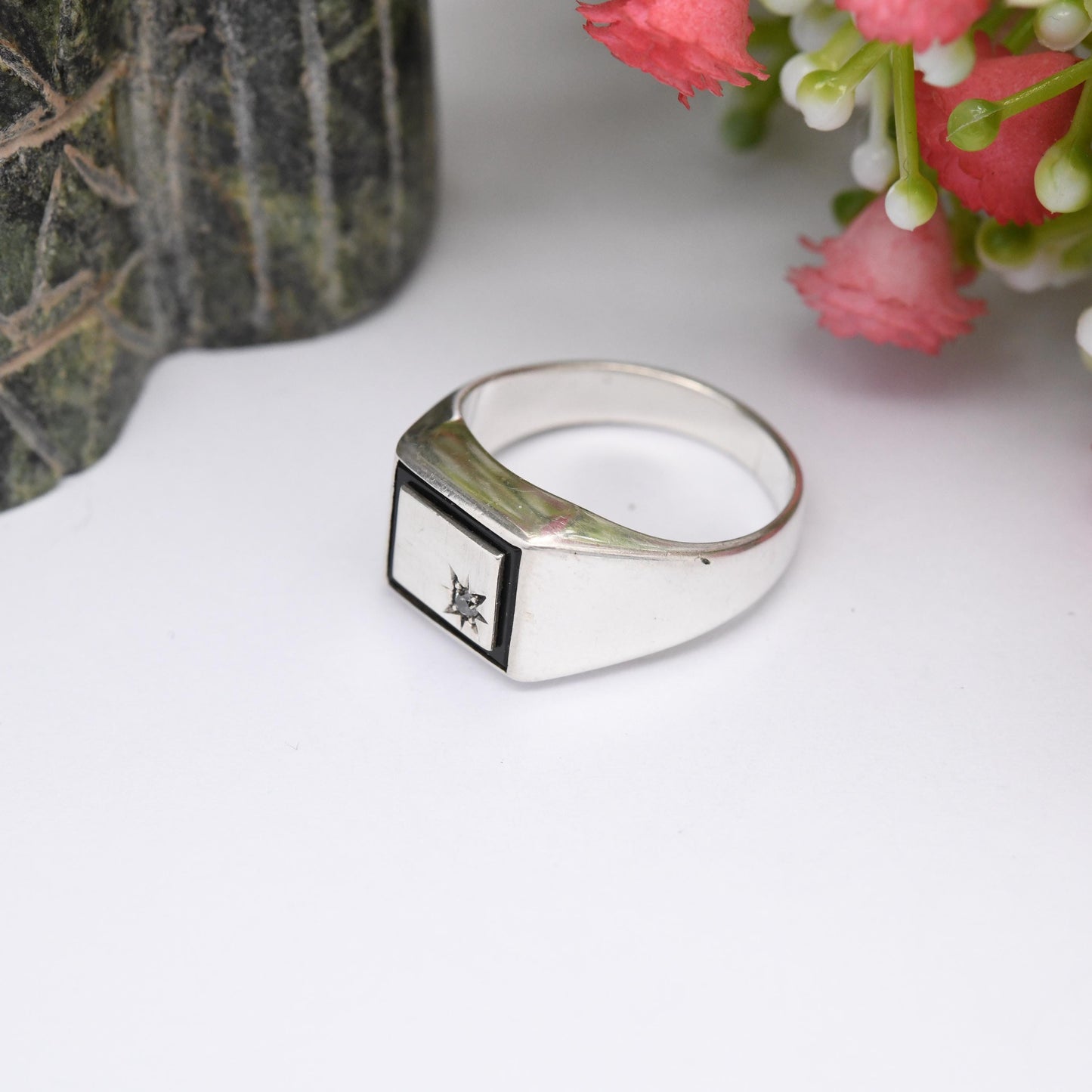 Vintage Sterling Silver Signet Ring Onyx Border Star Stone - Unisex Everyday Mid-Century Modern Ring | UK Size - O 1/2 | US Size - 7 1/2