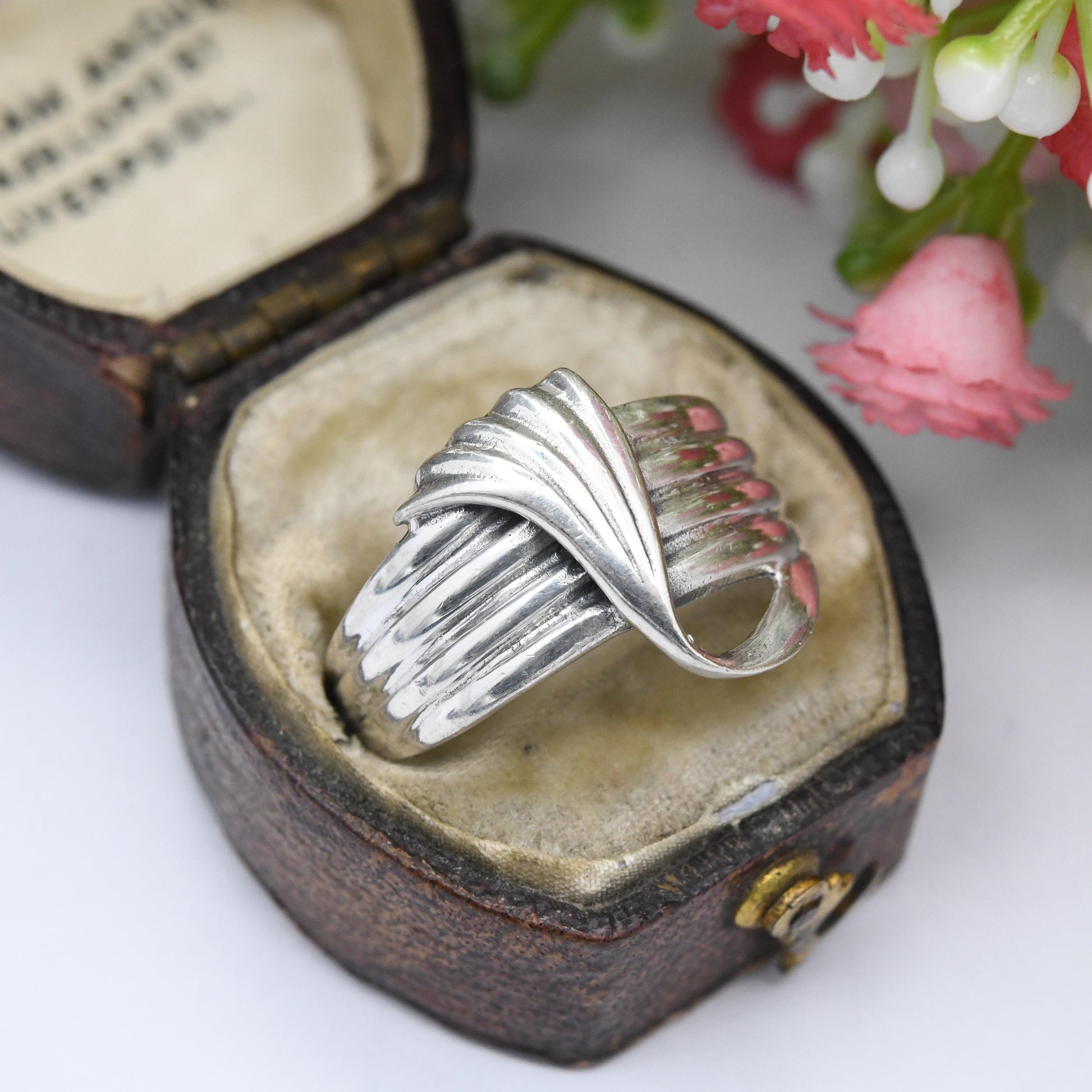 Vintage Sterling Silver Twist Ring - Modernist Minimalist Everyday Ring | Swirling Spiral Design | UK Size - P | US Size - 7 1/2
