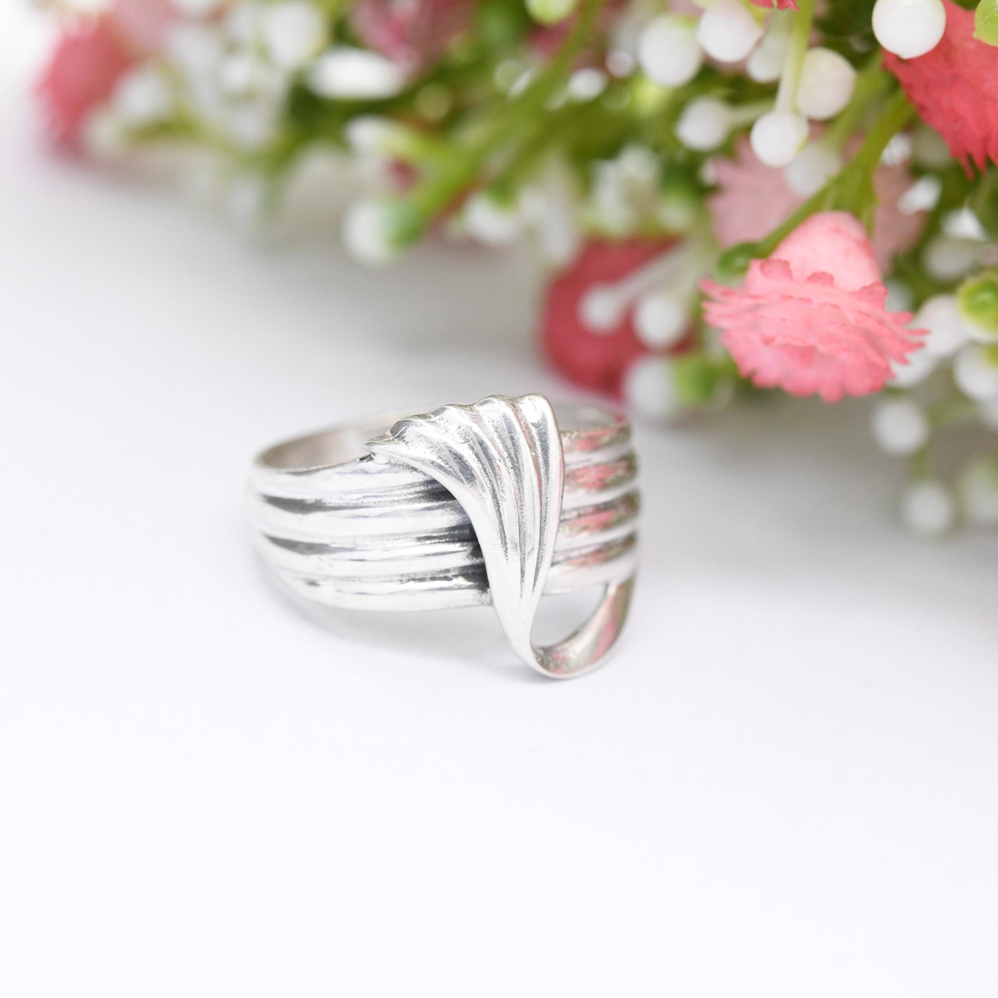 Vintage Sterling Silver Twist Ring - Modernist Minimalist Everyday Ring | Swirling Spiral Design | UK Size - P | US Size - 7 1/2
