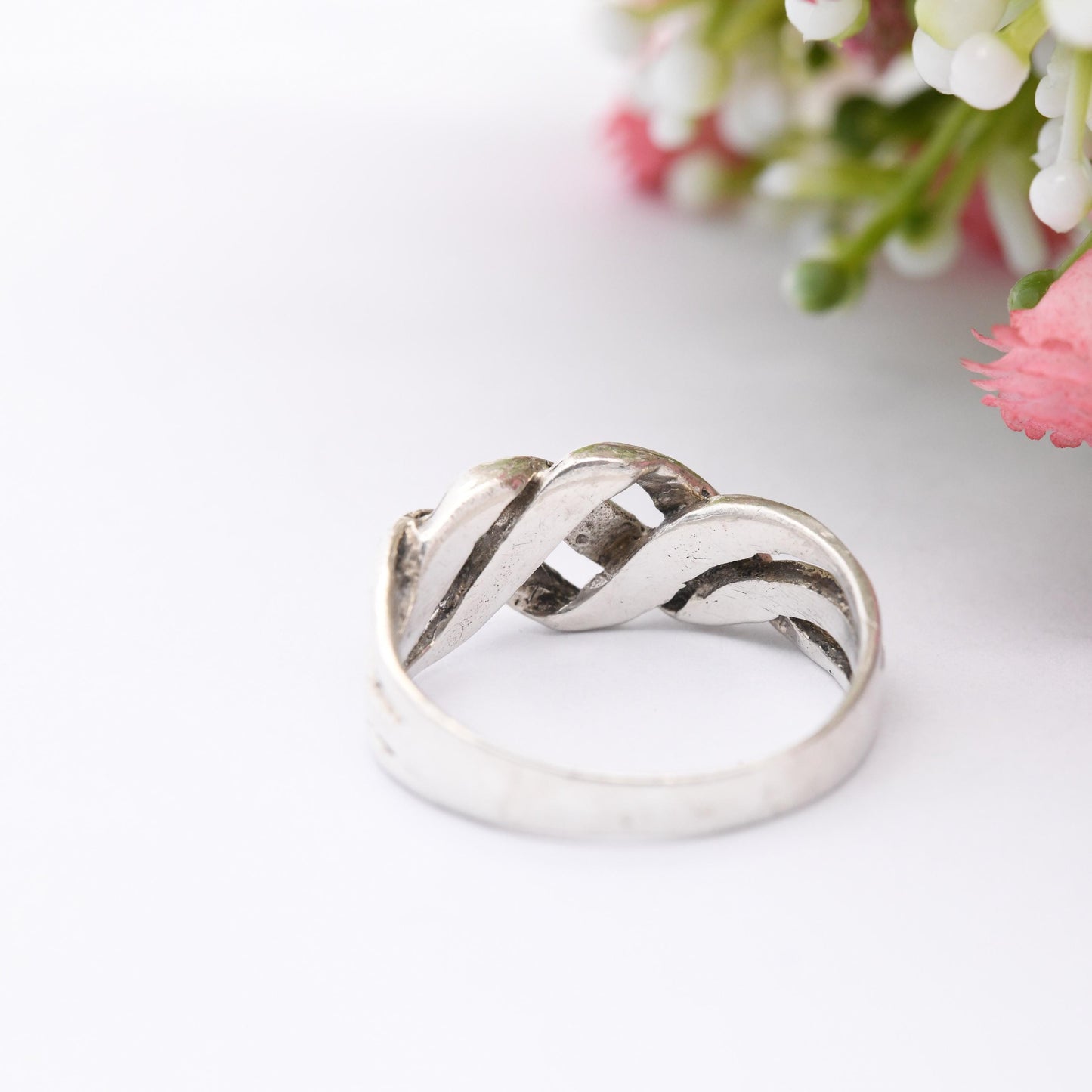 Vintage Sterling Silver Crossed Band Ring - Minimalist Everyday Ring | Understated Openwork Unisex Design | UK Size - O | US Size - 7 1/4