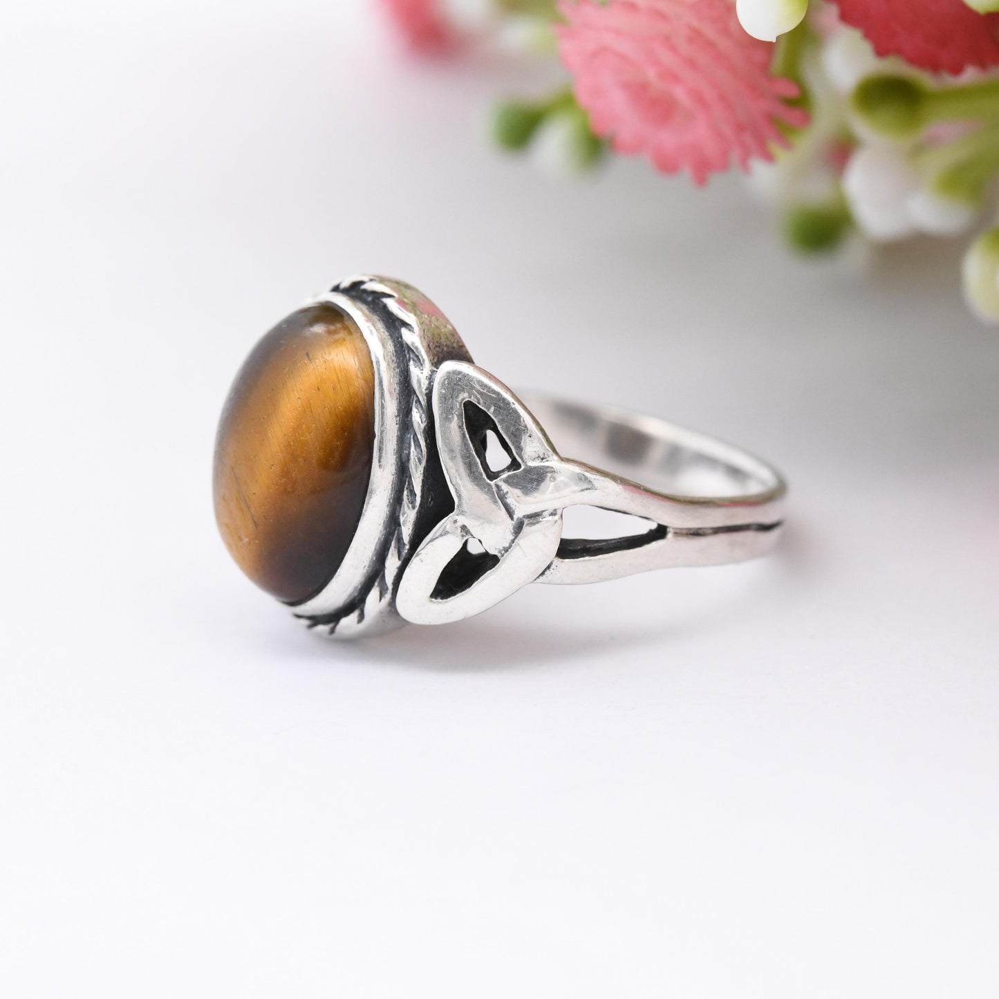 Vintage Sterling Silver Tiger's Eye Ring with Celtic Knot Triquetra Shoulders - Mid-Century Oval Cabochon | UK Size - O 1/2 US Size - 7 1/2