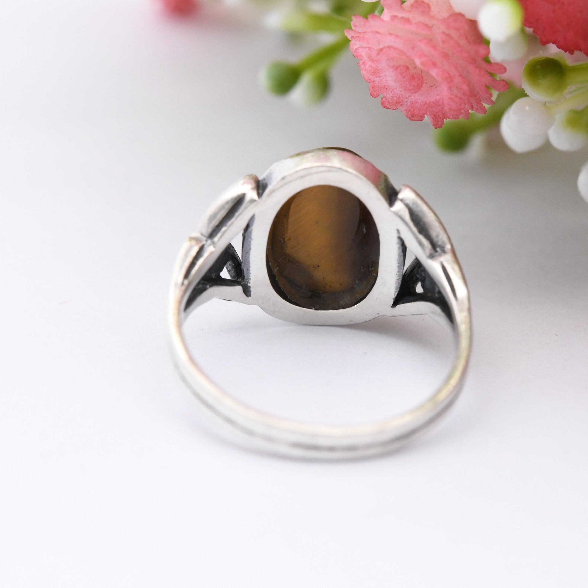 Vintage Sterling Silver Tiger's Eye Ring with Celtic Knot Triquetra Shoulders - Mid-Century Oval Cabochon | UK Size - O 1/2 US Size - 7 1/2