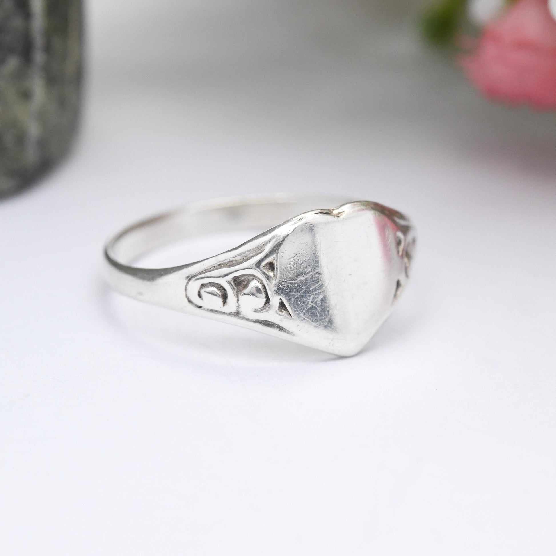 Vintage Sterling Silver Heart Signet Ring - Everyday Minimal Silver Love Heart Jewellery | Gift for Her | UK Size - P | US Size - 7 1/2