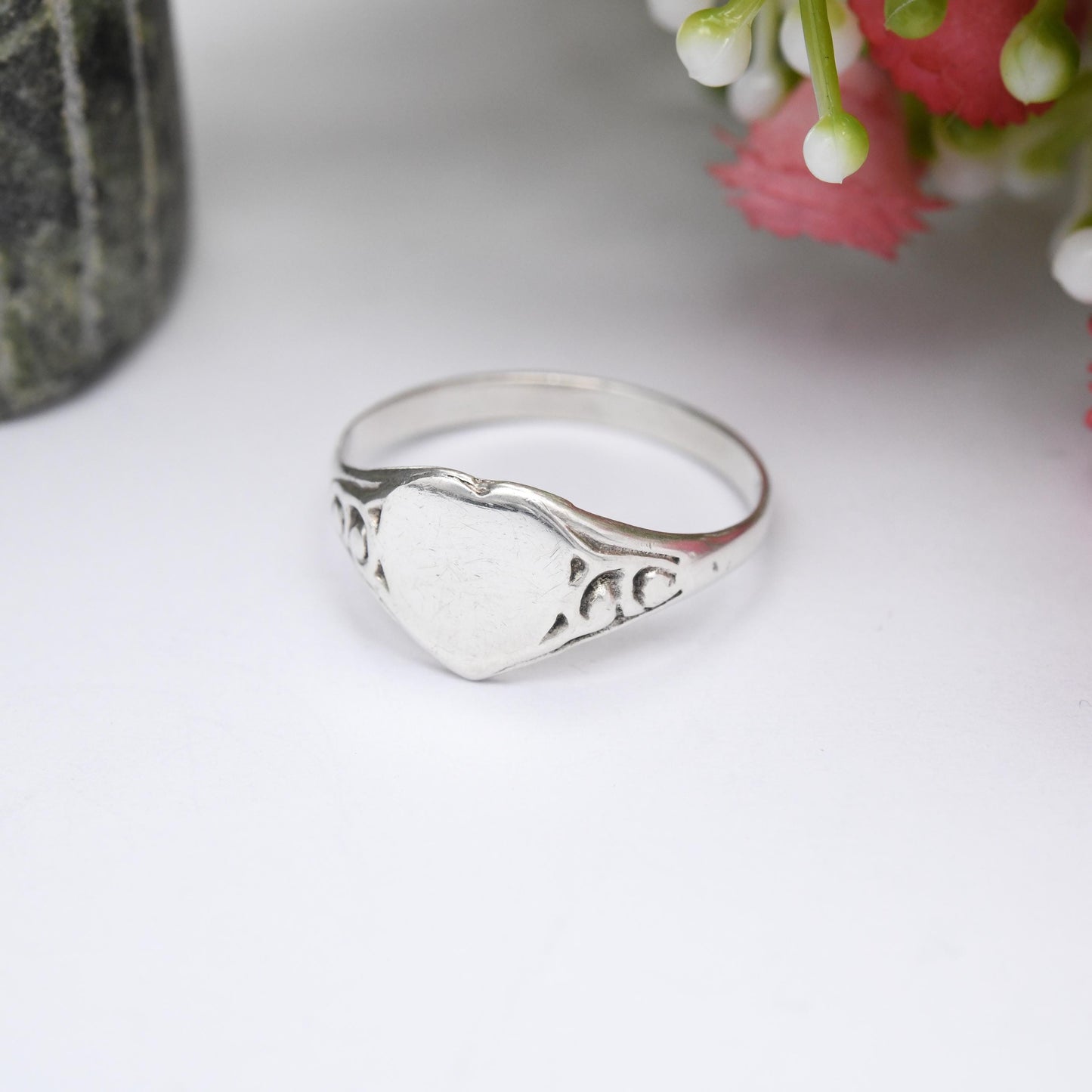 Vintage Sterling Silver Heart Signet Ring - Everyday Minimal Silver Love Heart Jewellery | Gift for Her | UK Size - P | US Size - 7 1/2