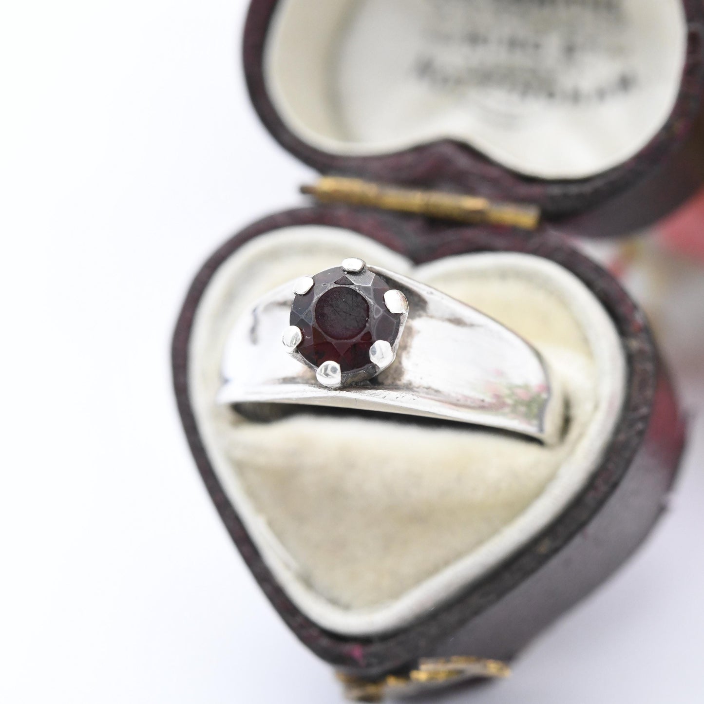 Vintage Sterling Silver Garnet Solitaire Ring 1975 - Chunky Mid-Century Gemstone Jewellery | UK Size - R | US Size - 8 1/2