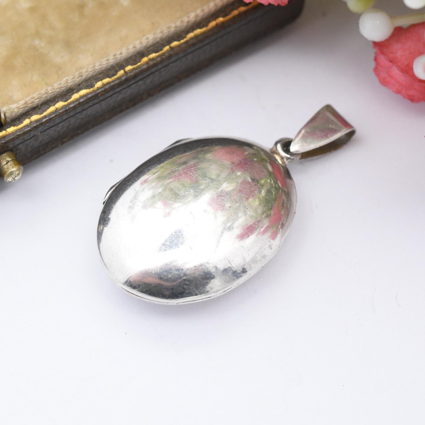 Vintage Plain Sterling Silver Locket Pendant - Minimal Oval Locket Necklace | Sentimental Silver Jewellery Gift for Her