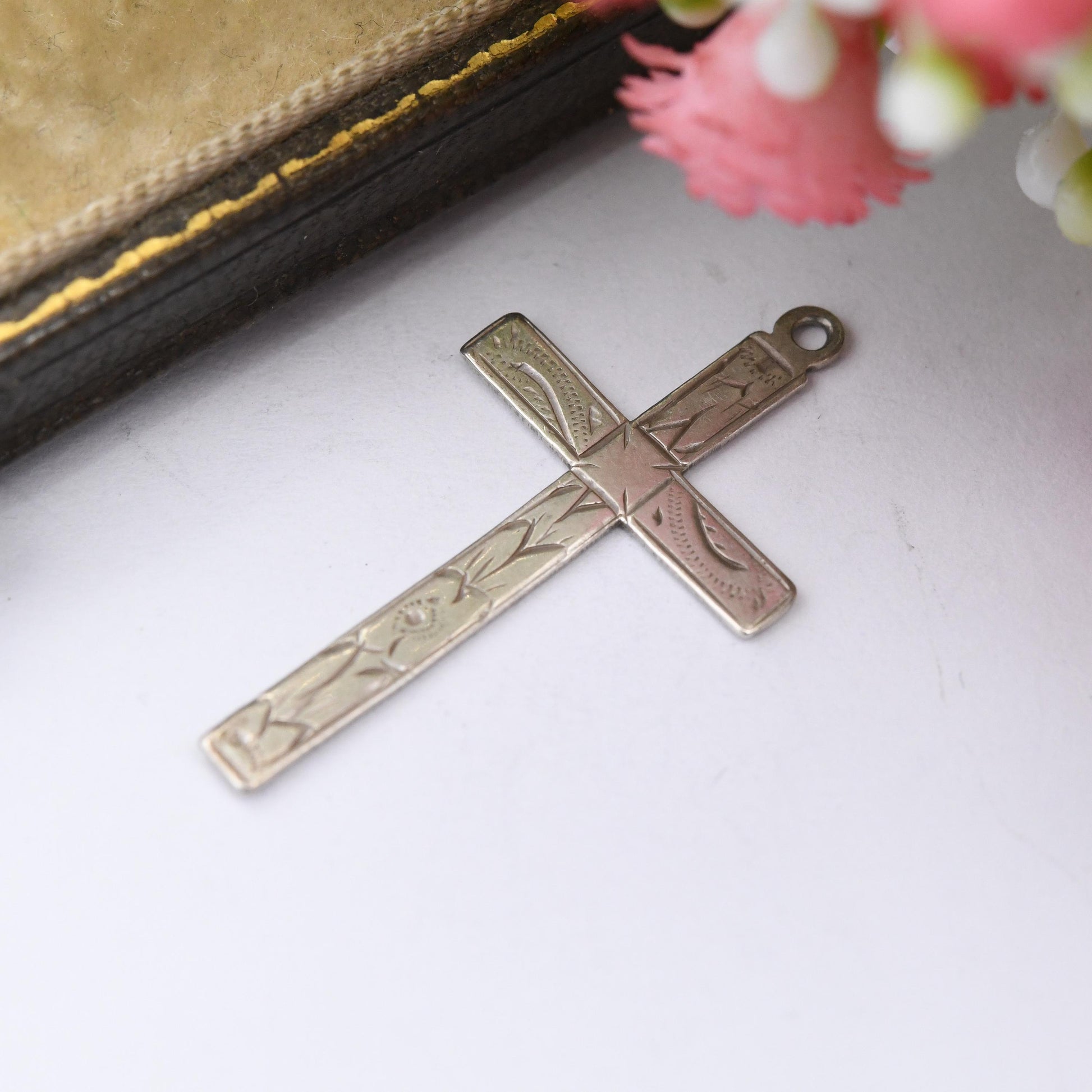 Vintage Sterling Silver Cross Pendant with Engraved Leaf and Flower Pattern - Sweet Christening Jewellery Gift Present for Christian