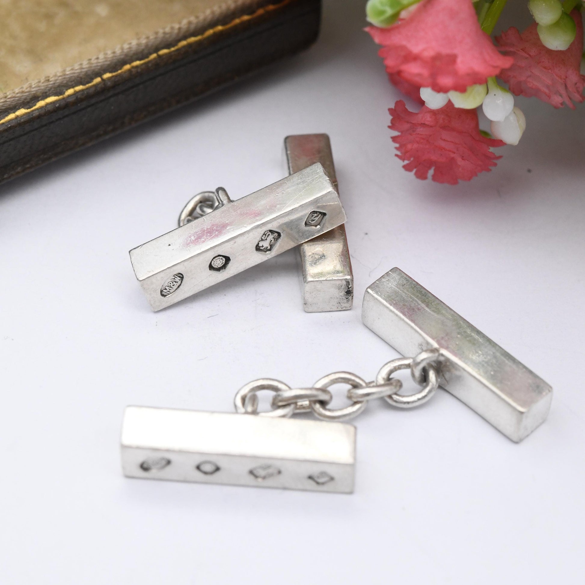 Mappin and Webb Vintage Sterling Silver Hallmark Cufflinks 1998 - Bar and Chain | Quality Minimal Luxury Jewellery Gift for Him | M&W Mark