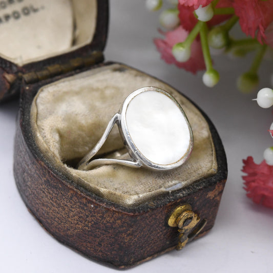 Vintage Sterling Silver Mother of Pearl Ring - Large Oval Circle White Stone Ring | UK Size - L | US Size - 5 3/4