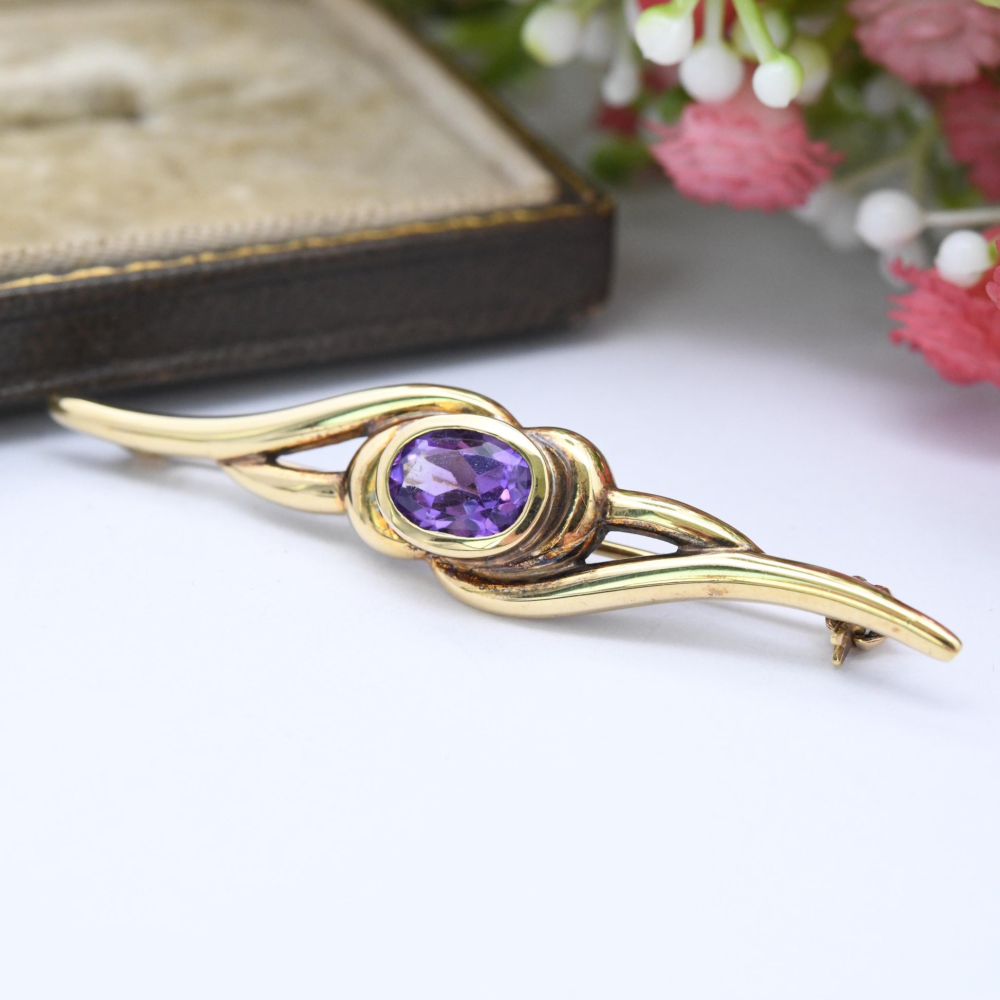 Vintage 9ct Gold Amethyst Bar Brooch 1979 - Minimal Solid Gold Twist Bar Brooch Large Solitaire Faceted Purple Gemstone Pretty Gift for Her