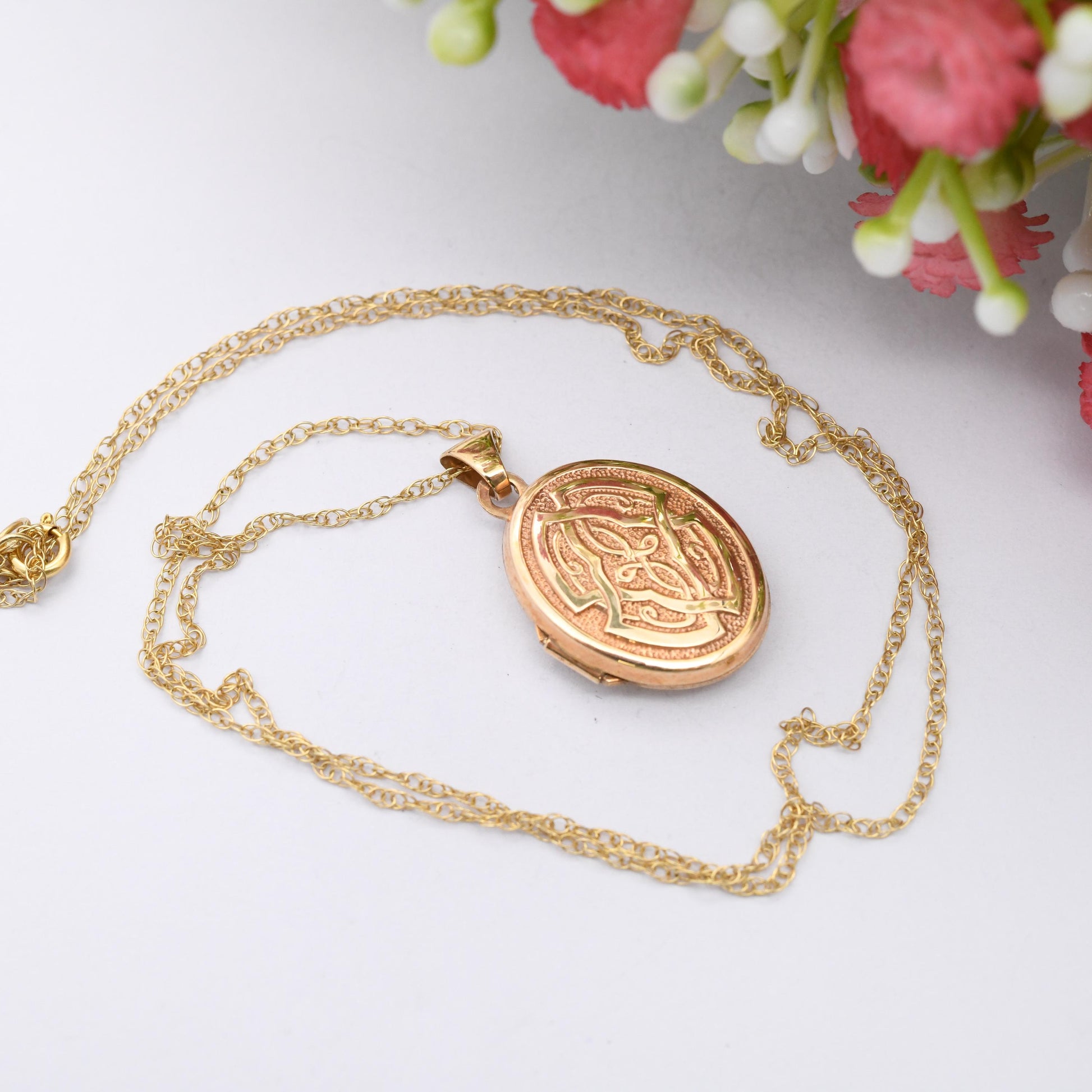 Vintage Celtic 9ct Gold Locket Pendant Necklace on Trace Chain - Two Picture Locket Small Oval Photo Frame Pretty Celtic Knot Design Gift