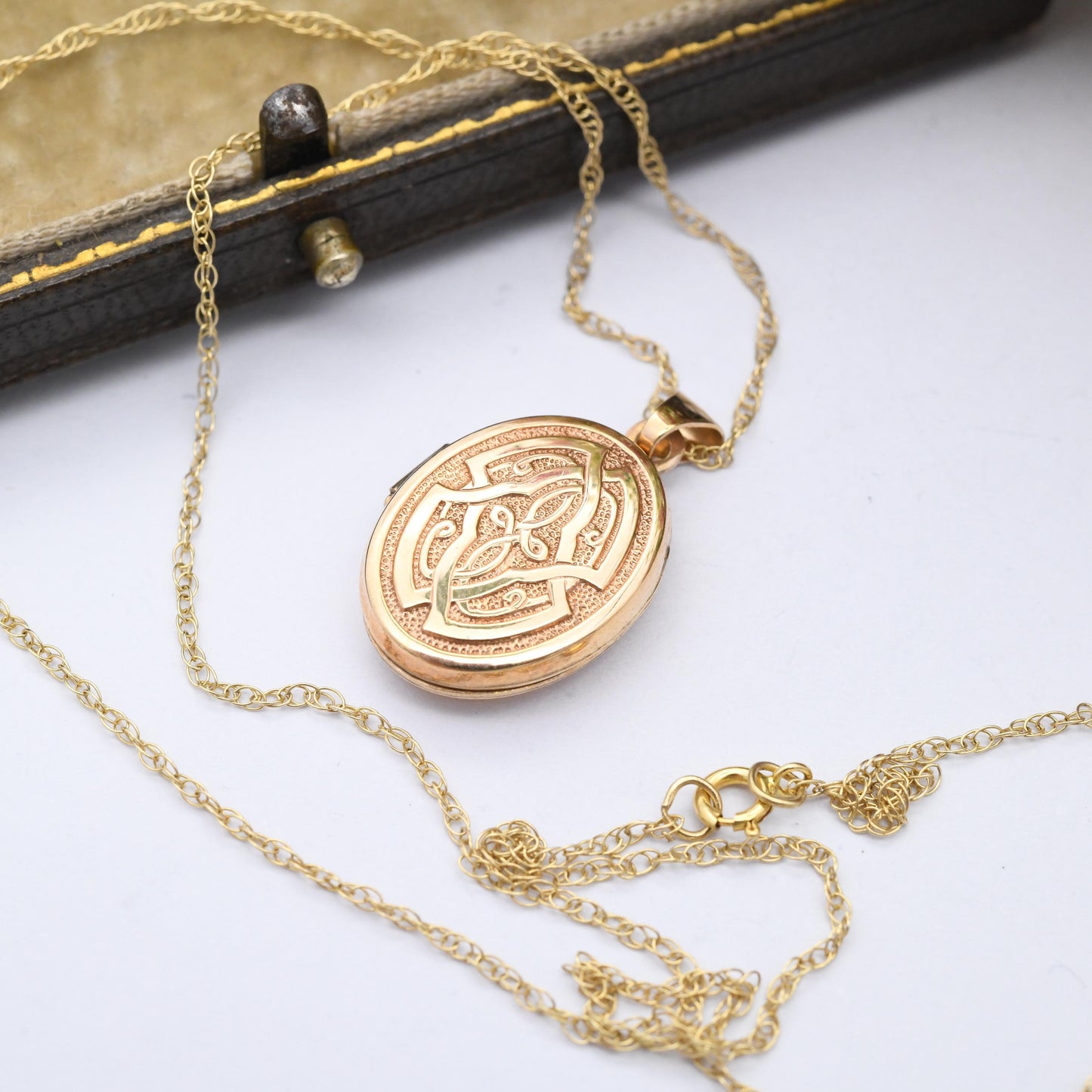 Vintage Celtic 9ct Gold Locket Pendant Necklace on Trace Chain - Two Picture Locket Small Oval Photo Frame Pretty Celtic Knot Design Gift