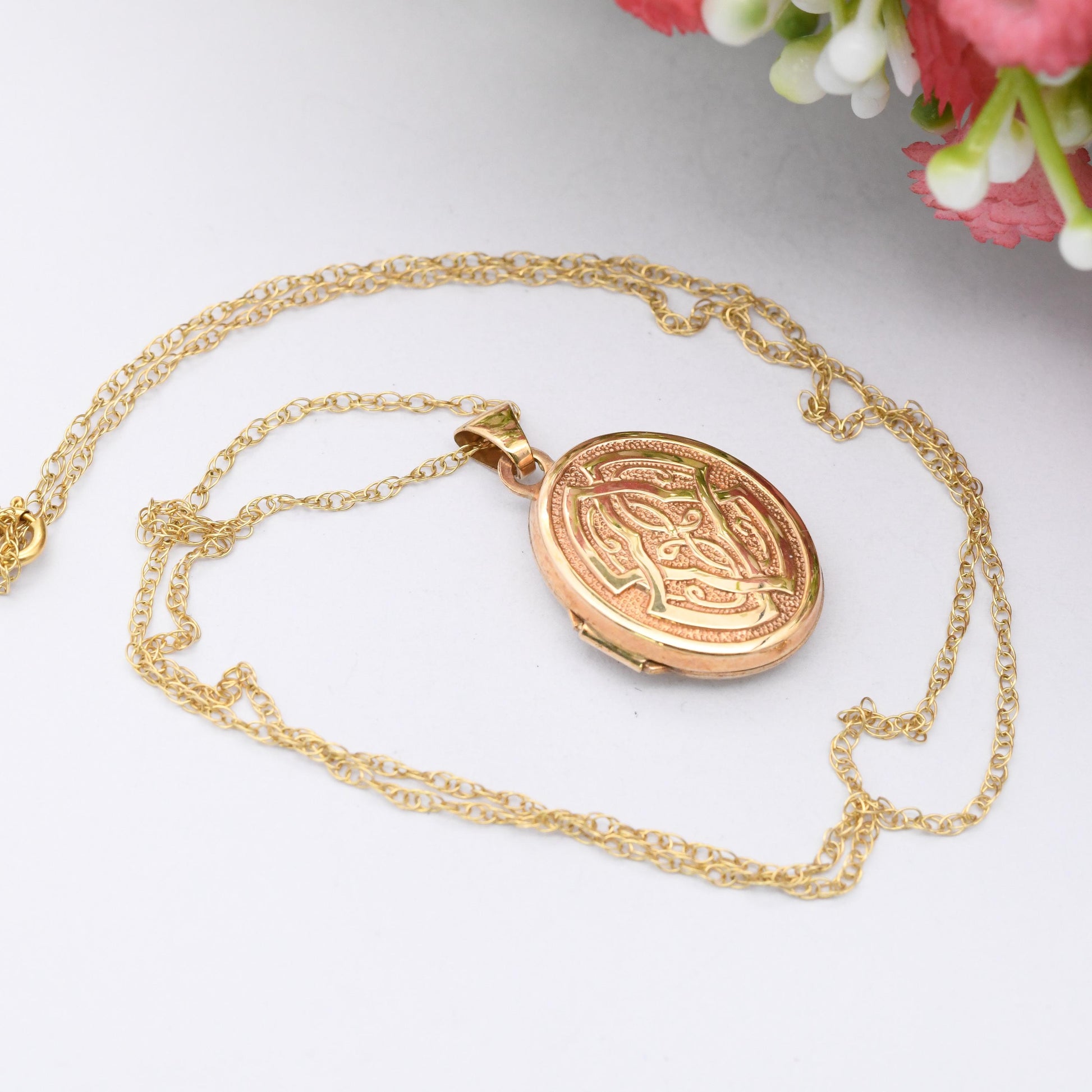 Vintage Celtic 9ct Gold Locket Pendant Necklace on Trace Chain - Two Picture Locket Small Oval Photo Frame Pretty Celtic Knot Design Gift