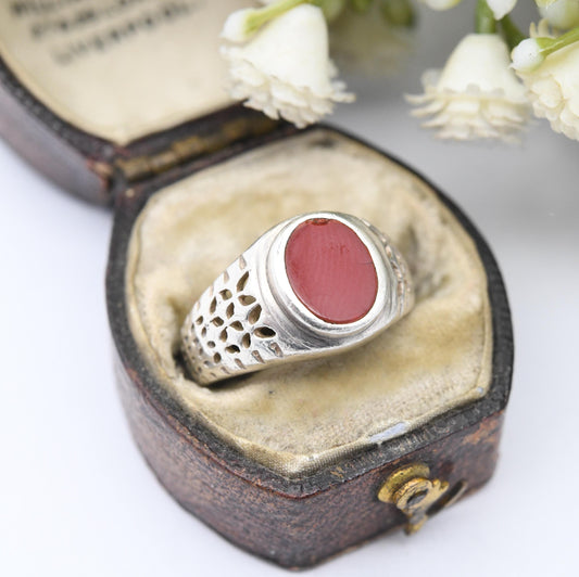 Vintage Silver Red Jasper Signet Ring with Cut Out Shoulders - Small Chunky Mid-Century Red Stone Statement | UK Size - I | US Size - 4 1/4