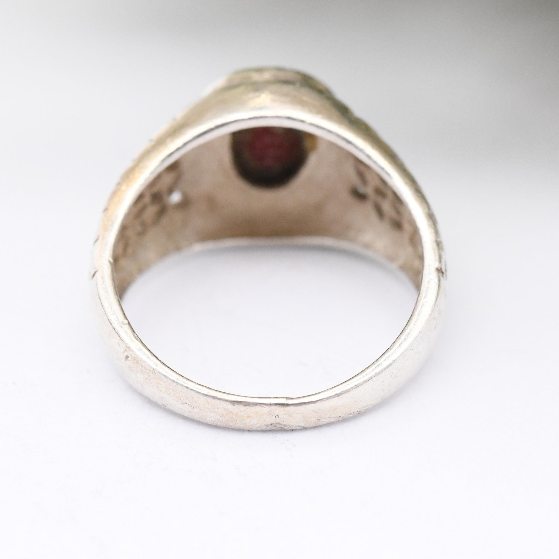 Vintage Silver Red Jasper Signet Ring with Cut Out Shoulders - Small Chunky Mid-Century Red Stone Statement | UK Size - I | US Size - 4 1/4