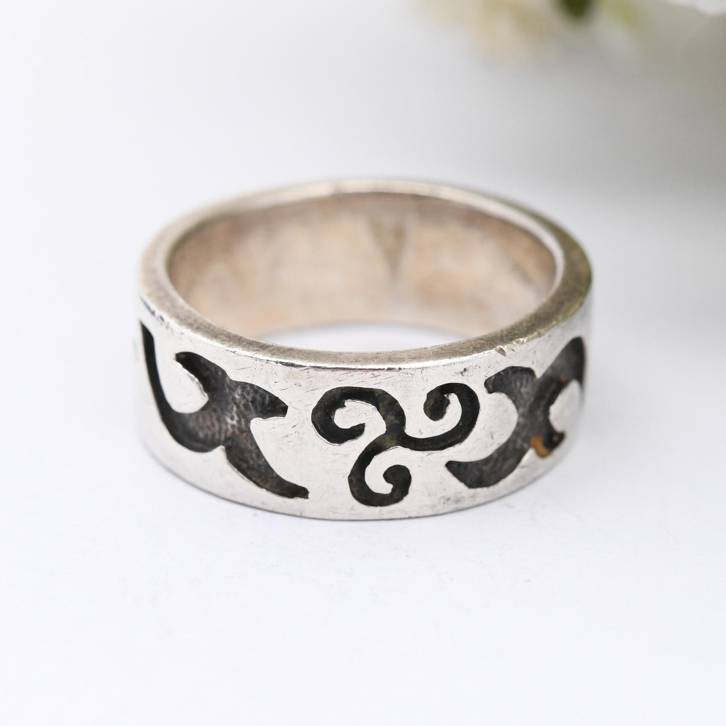 Vintage Sterling Silver Band Ring with Indented Patten - Chunky Unisex Solid Silver Jewellery Gift | UK Size - K 1/2 | US Size - 5 1/2