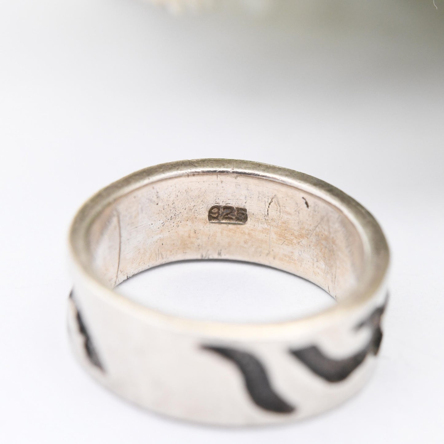 Vintage Sterling Silver Band Ring with Indented Patten - Chunky Unisex Solid Silver Jewellery Gift | UK Size - K 1/2 | US Size - 5 1/2