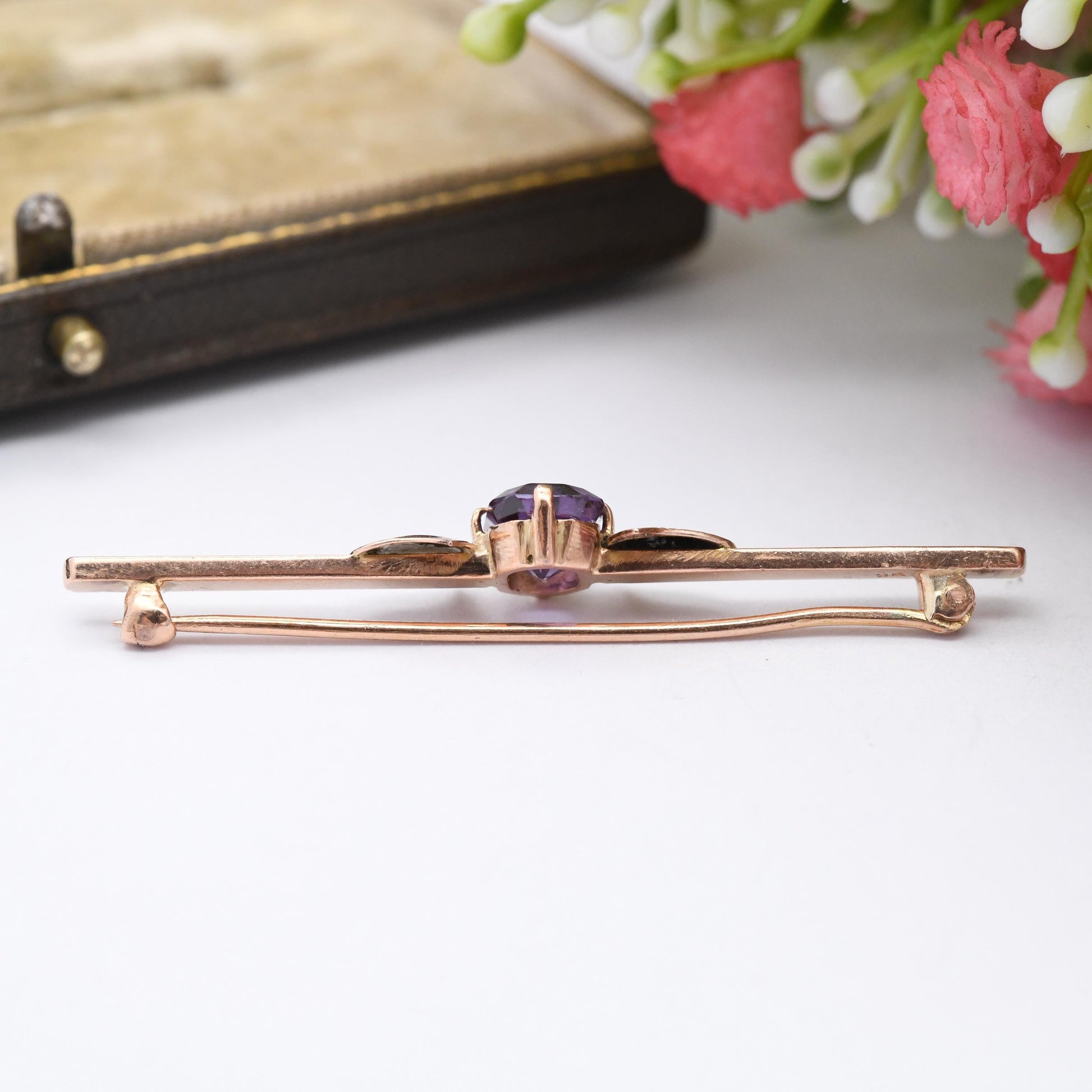 Vintage 9ct Gold Thistle Gemstone Bar Brooch - True Vintage Scottish Flower Design Solitaire Faceted Purple Gemstone Pretty Gift for Her