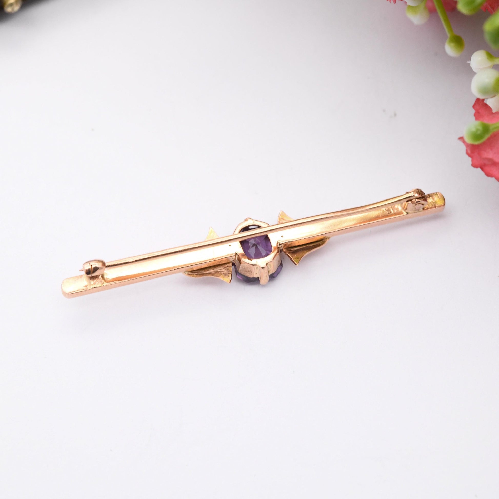 Vintage 9ct Gold Thistle Gemstone Bar Brooch - True Vintage Scottish Flower Design Solitaire Faceted Purple Gemstone Pretty Gift for Her
