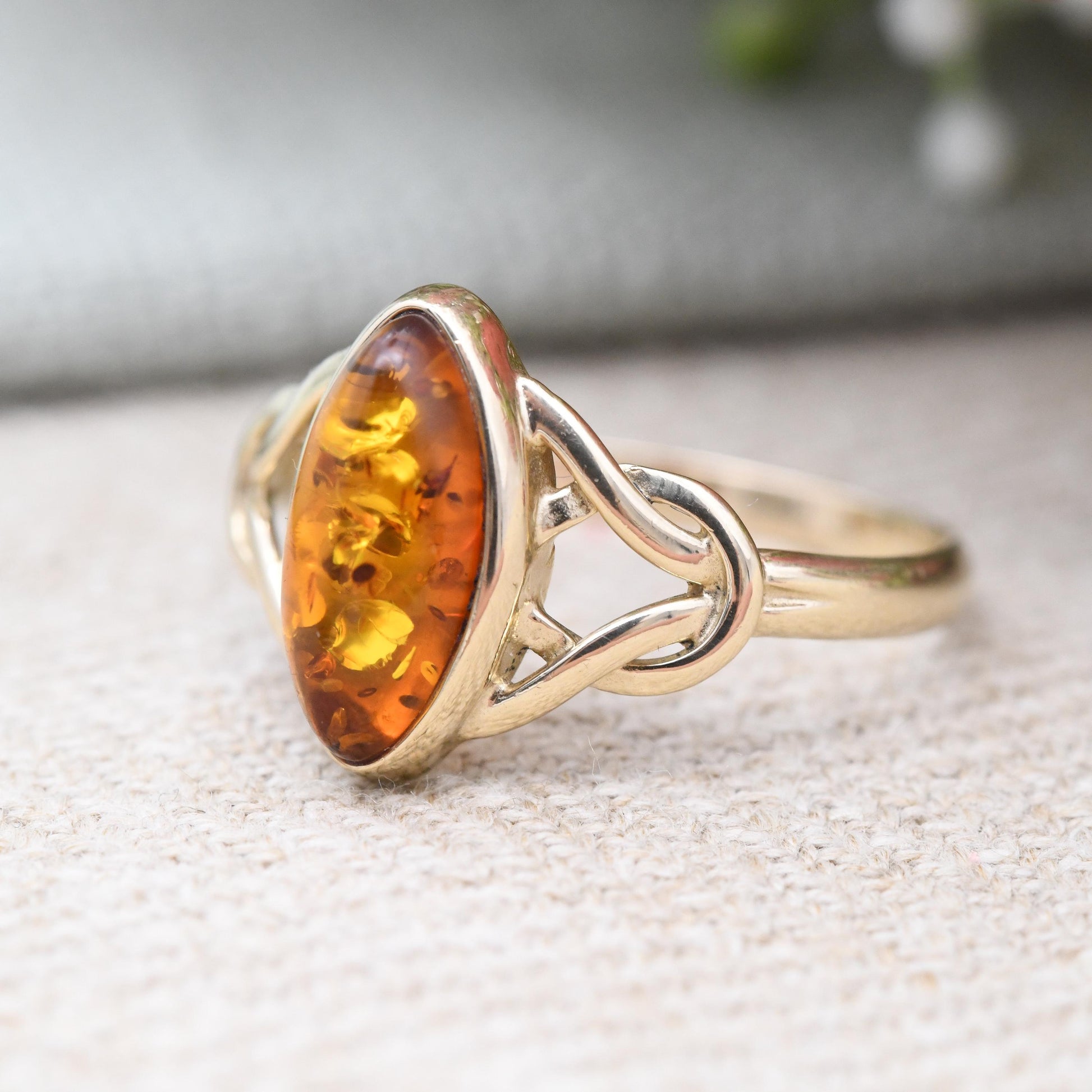 Vintage 9ct Gold Amber Ring with Celtic Knot - Pretty Twists Elven Style | Large Size Orange Solitaire | UK Size - V 1/2 | US Size - 10 3/4