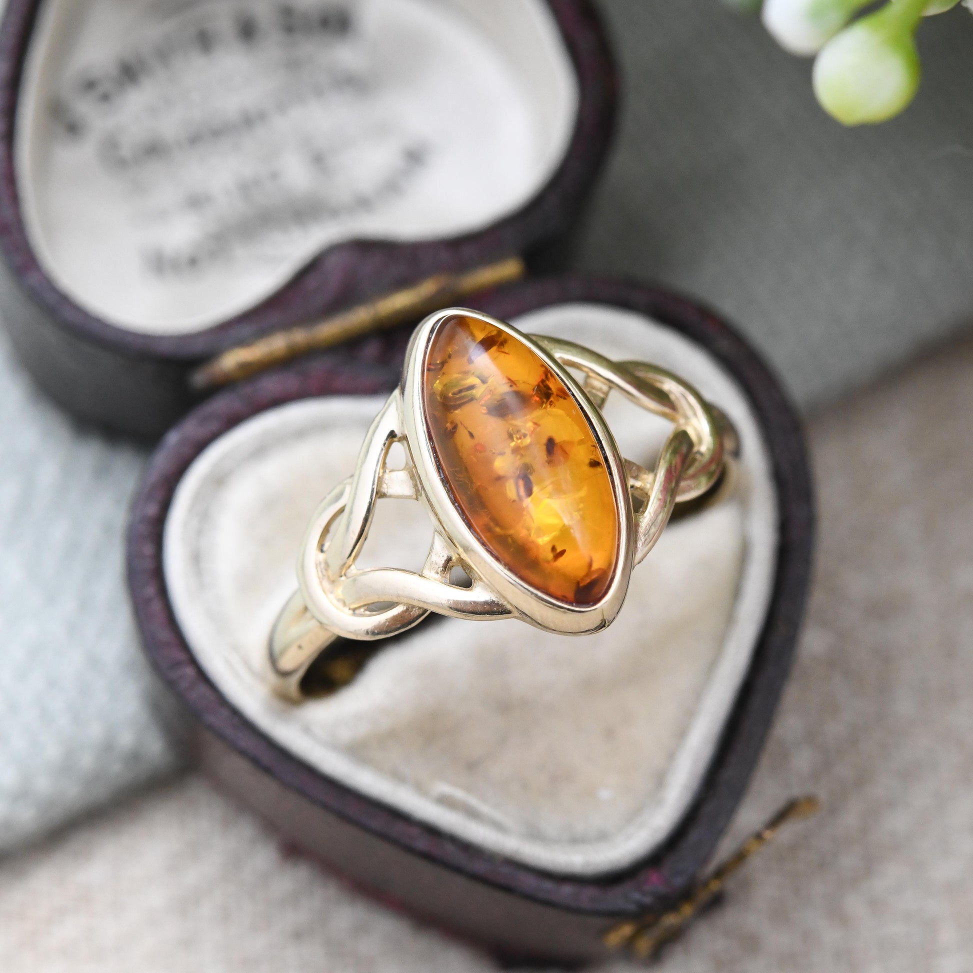 Vintage 9ct Gold Amber Ring with Celtic Knot - Pretty Twists Elven Style | Large Size Orange Solitaire | UK Size - V 1/2 | US Size - 10 3/4