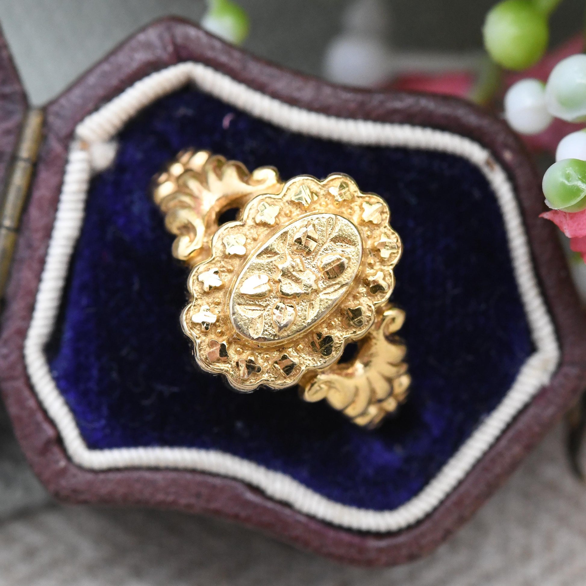 Vintage 9ct Gold Ornate Flower Ring 1979 - Mid-Century Antique Revival Ring with Bright Yellow Gold Colour | UK Size - M | US Size - 6 1/4