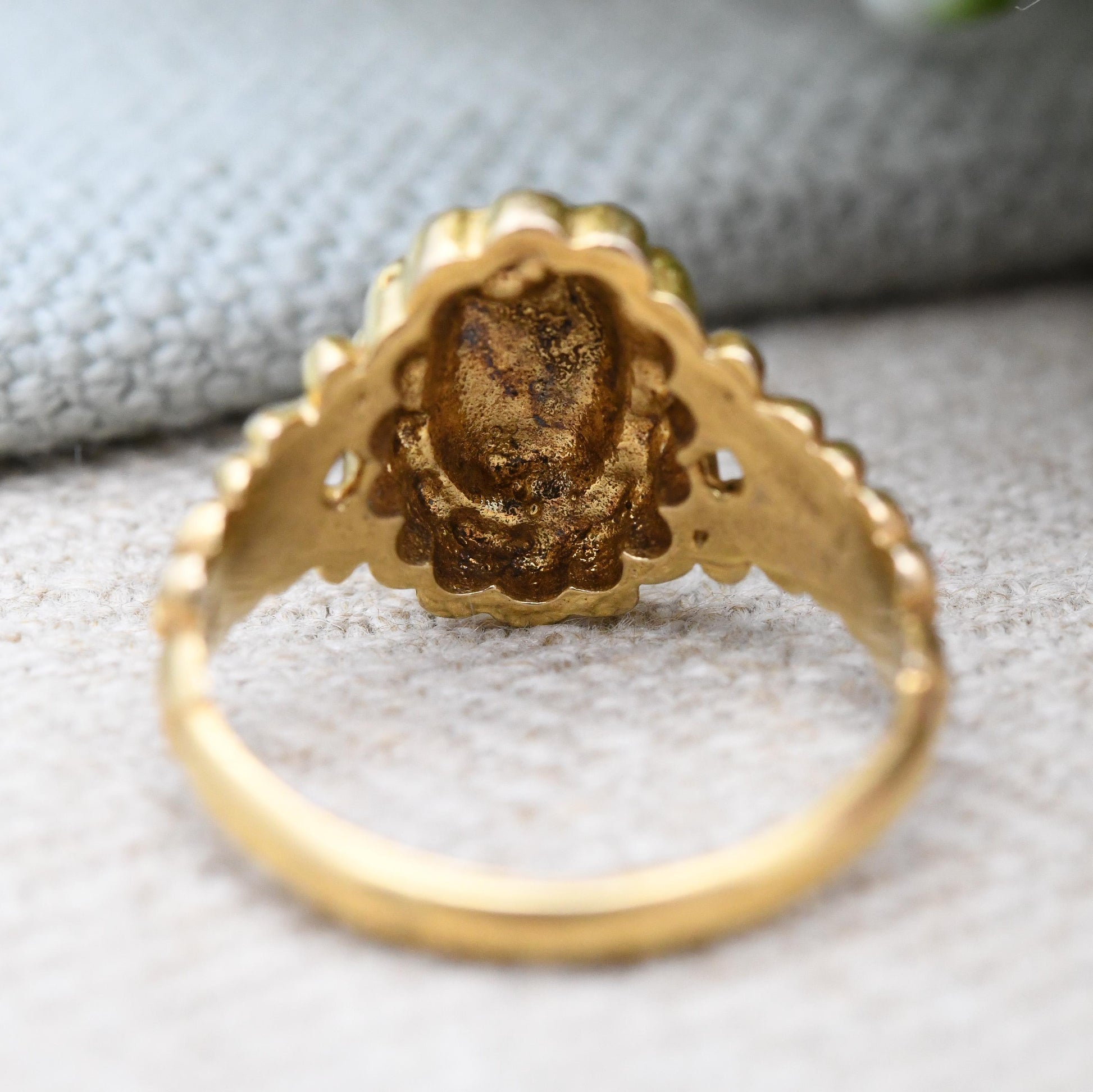 Vintage 9ct Gold Ornate Flower Ring 1979 - Mid-Century Antique Revival Ring with Bright Yellow Gold Colour | UK Size - M | US Size - 6 1/4