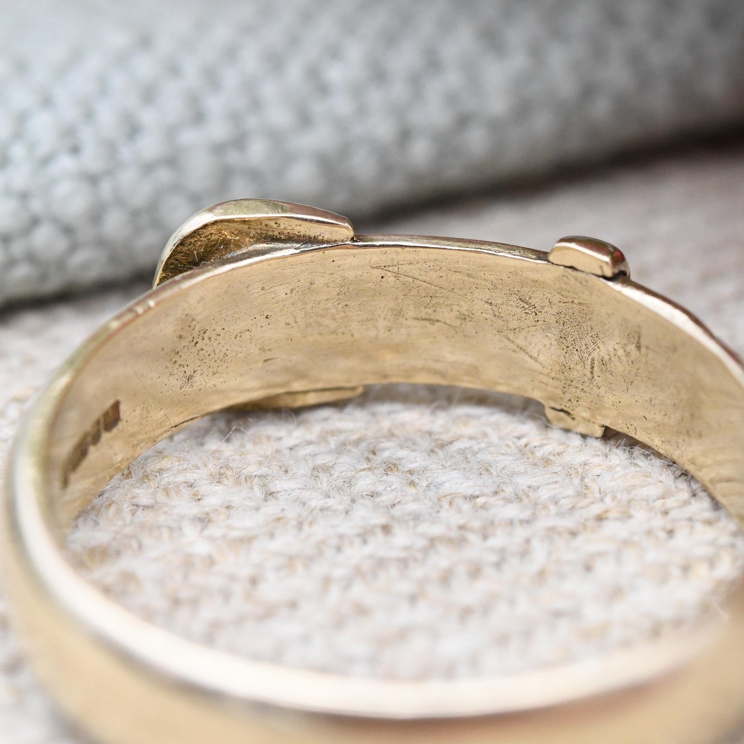 Vintage 9ct Gold Buckle Ring 1990 - Minimal Belt Band Victorian Style | Everyday Unisex Gold Jewellery | UK Size - T | US Size - 9 1/2