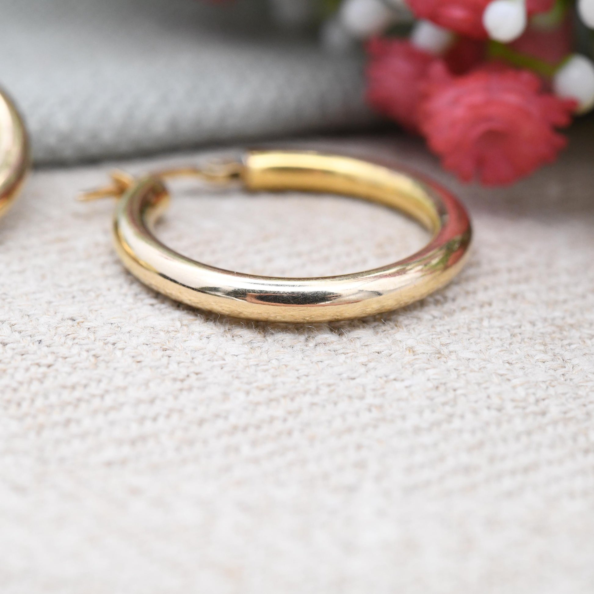 Vintage 9ct Gold Hoop Earrings by Unoaerre - Italian Designer Circle Hoops | Minimal Everyday Plain Round Hoops