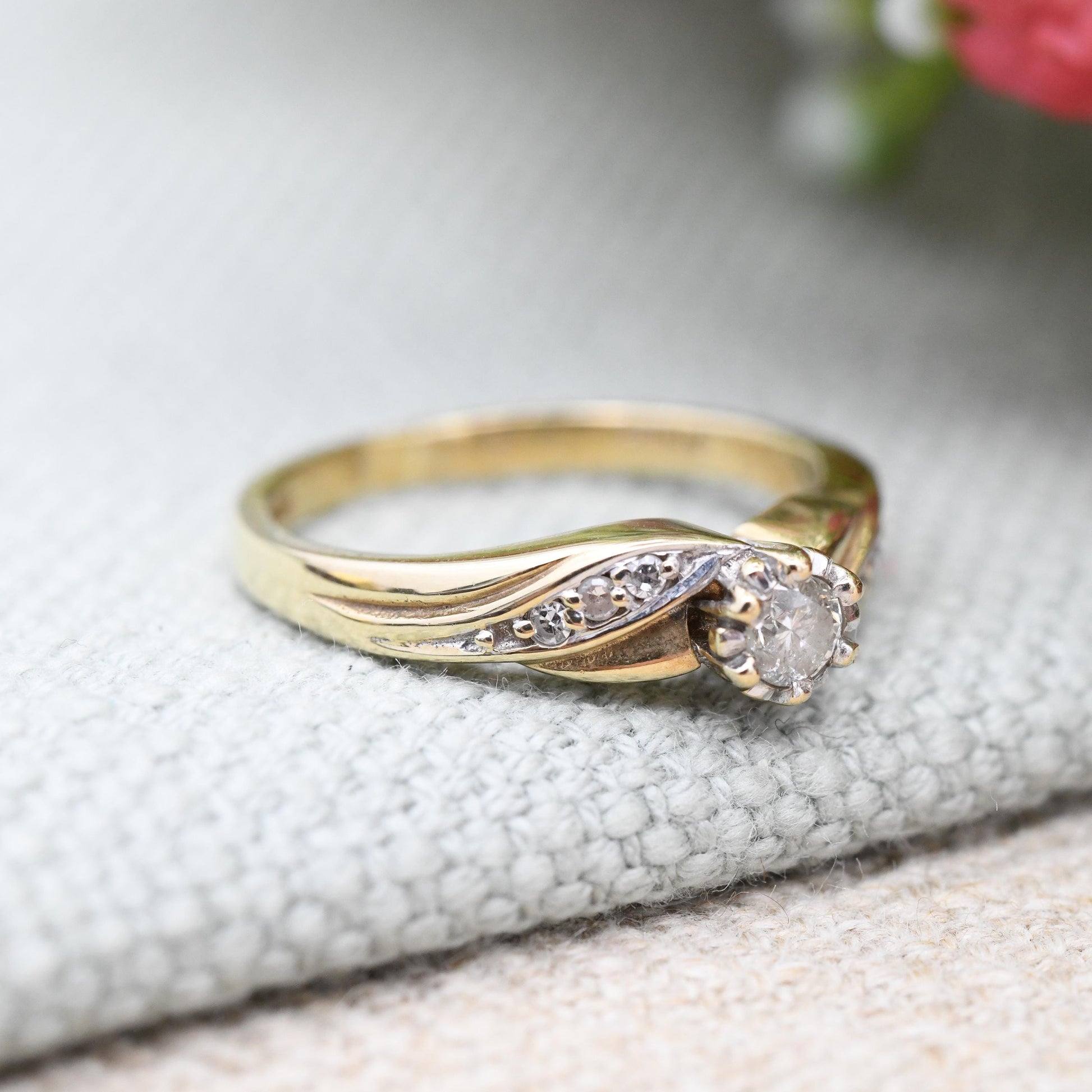 Vintage 9ct Gold Diamond Solitaire Ring 20 Points 0.2ct - with Side Stones | Yellow Gold Twist Engagement Ring | UK Size - L 1/2 US Size - 6