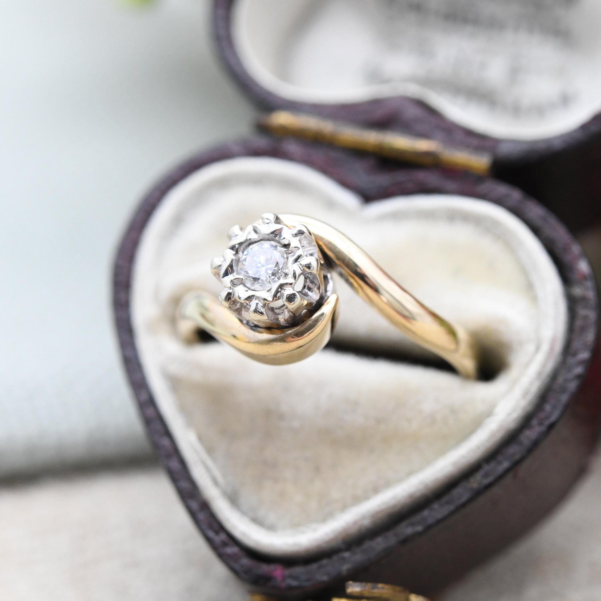 Vintage 9ct Gold Diamond Solitaire Ring 10 Points 0.10ct - Minimal Twist Design Yellow Gold Engagement Ring | UK Size - K | US Size - 5 1/4