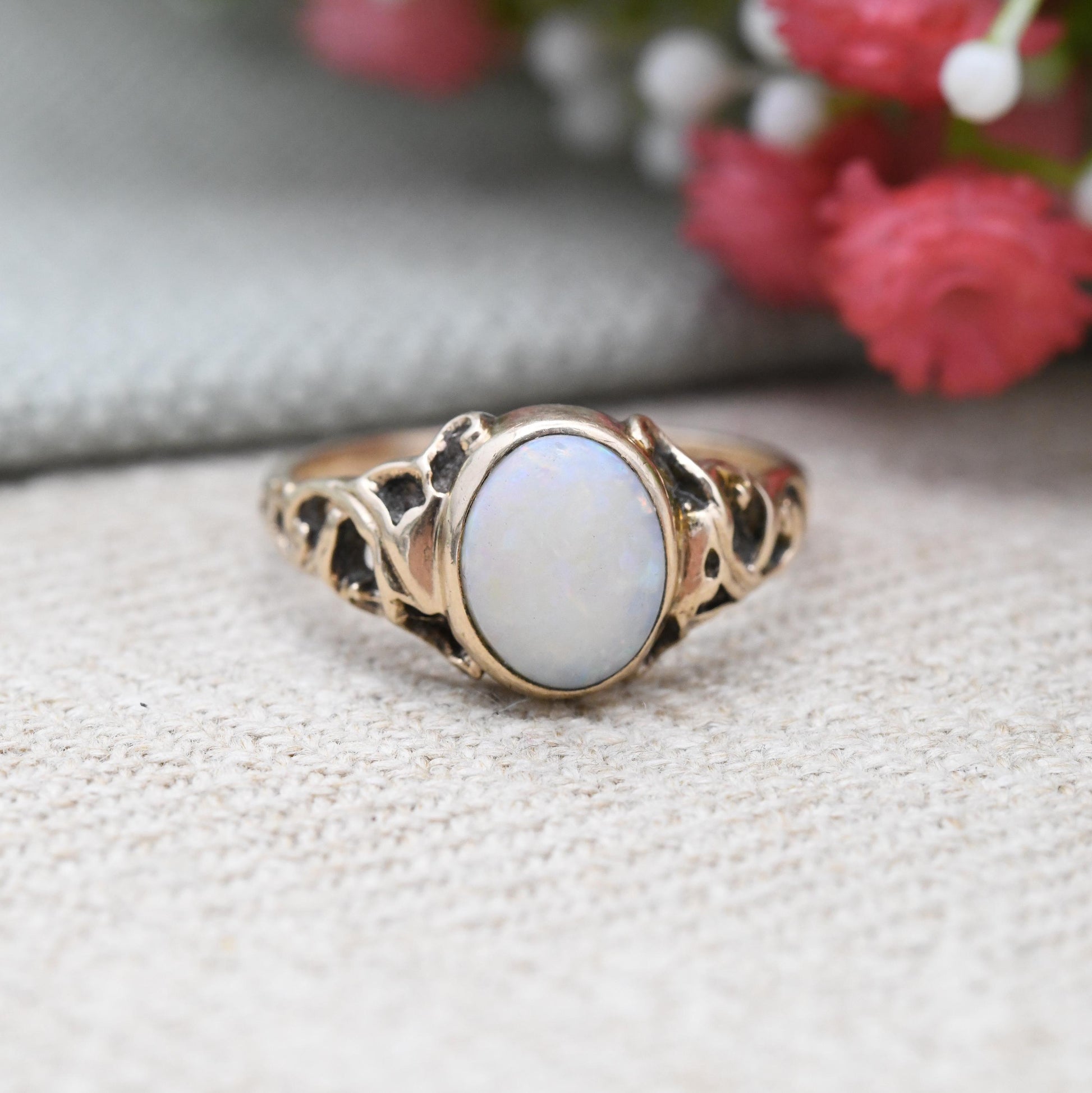 Vintage 9ct Gold Opal Ring 1979 - White Gemstone Pretty Solitaire | Colourful Opal Jewellery Vine Leaves | UK Size - P | US Size - 7 3/4
