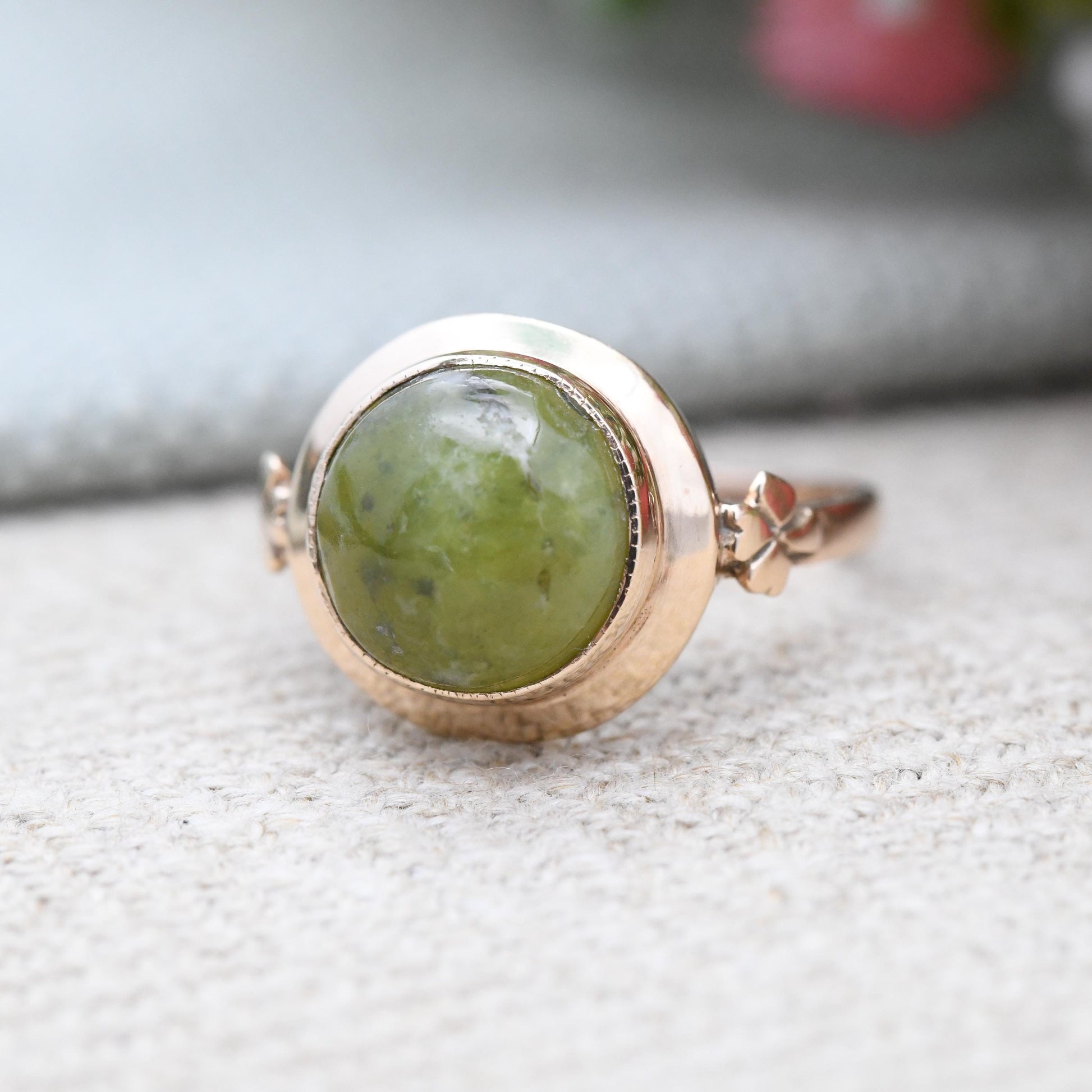 Antique 9ct Gold Connemara Marble Ring with Three Leaf Clover Shoulders - Irish Green Stone Stone Shamrock | UK Size - N | US Size - 6 1/2