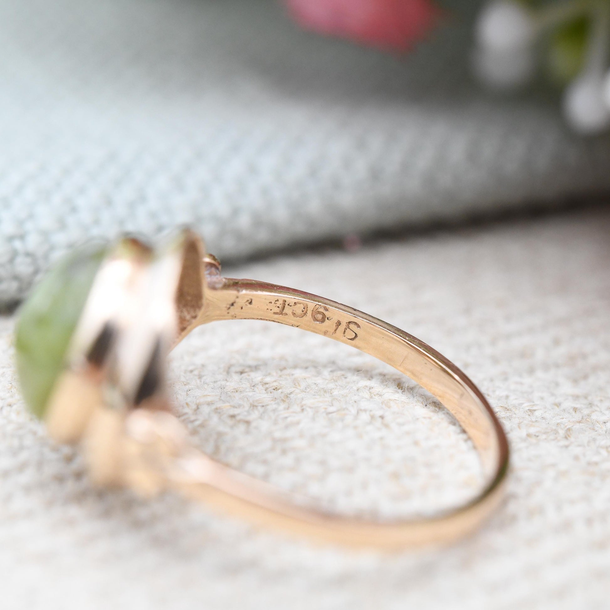 Antique 9ct Gold Connemara Marble Ring with Three Leaf Clover Shoulders - Irish Green Stone Stone Shamrock | UK Size - N | US Size - 6 1/2