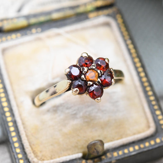 Vintage 9ct Gold Garnet Flower Ring 1975 - Mid-Century Floral Style Cocktail Red Gemstones Pretty Gift | UK Size - O 1/2 | US Size - 7 1/4